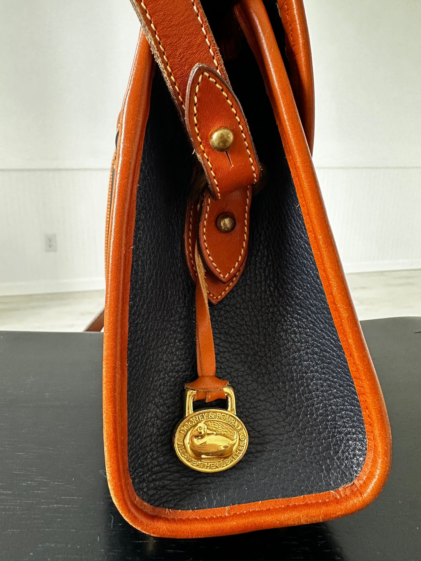 90s Dooney & Bourke large Essex bag in navy