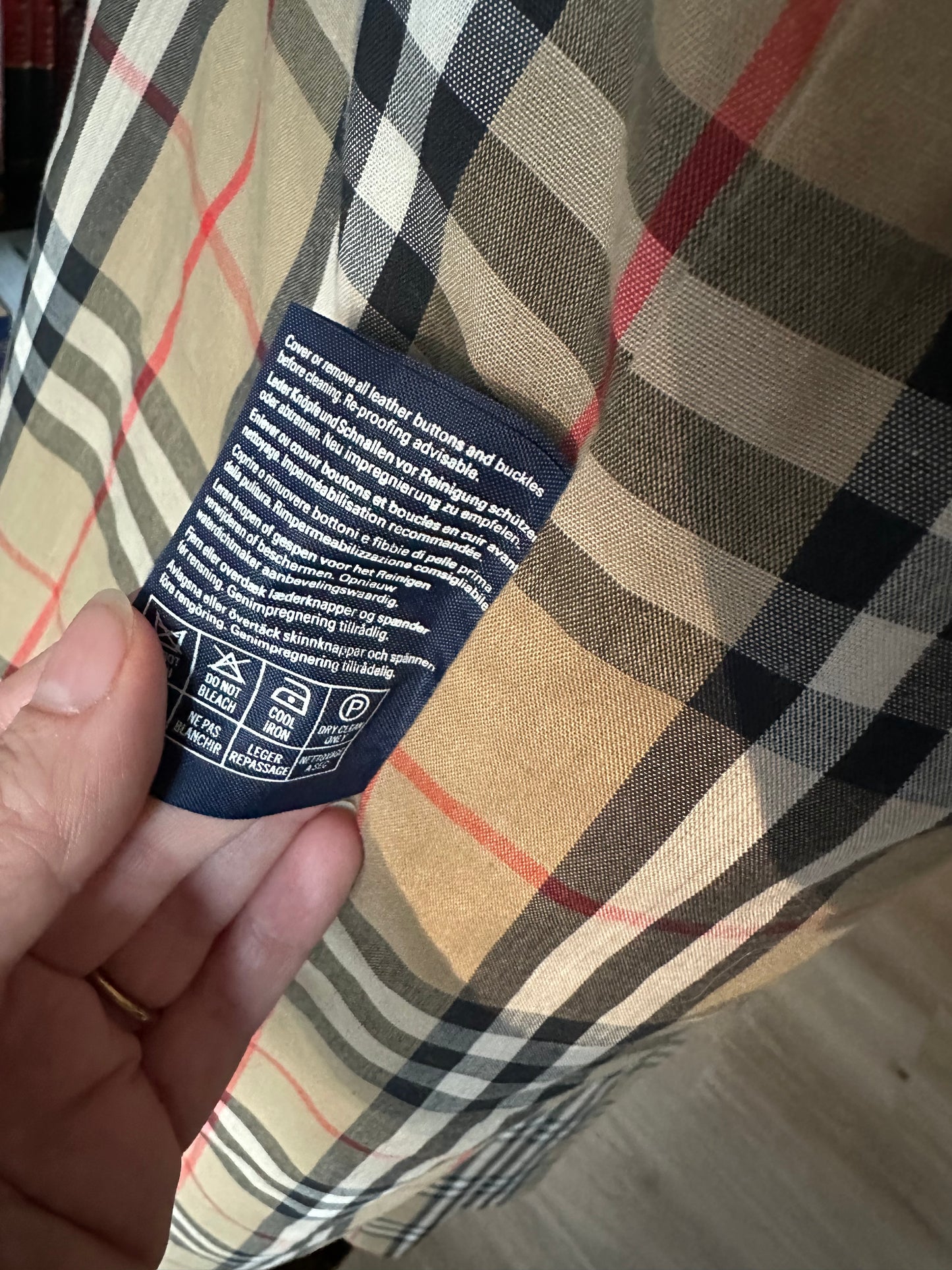 90s Burberry trench. Size 10 X-Long. No zip out lining