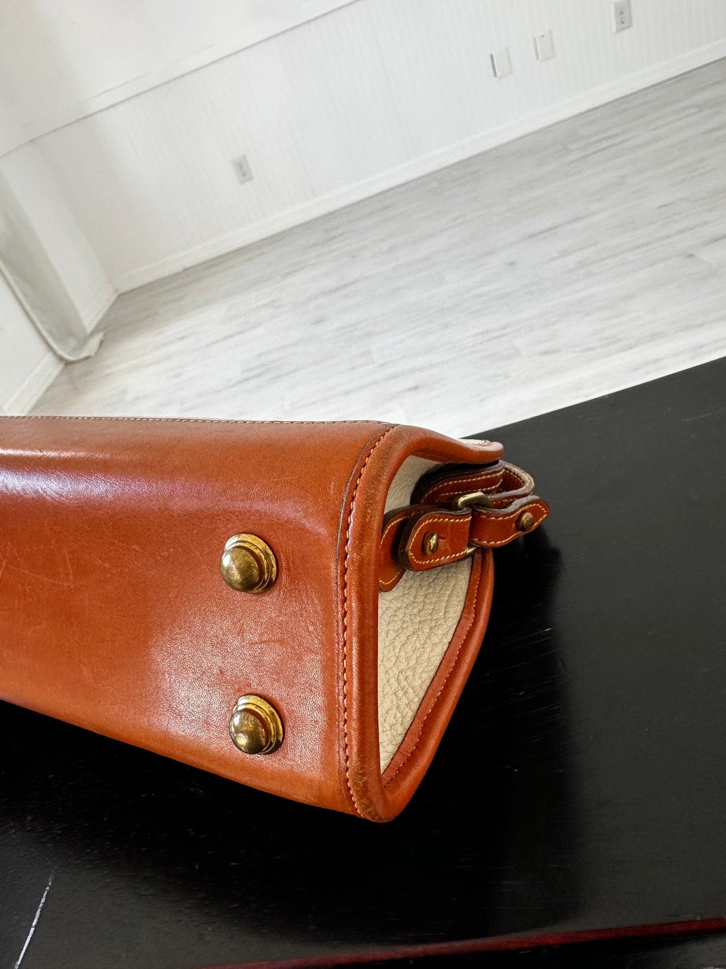 90s Dooney and Bourke zip top crossbody in cream