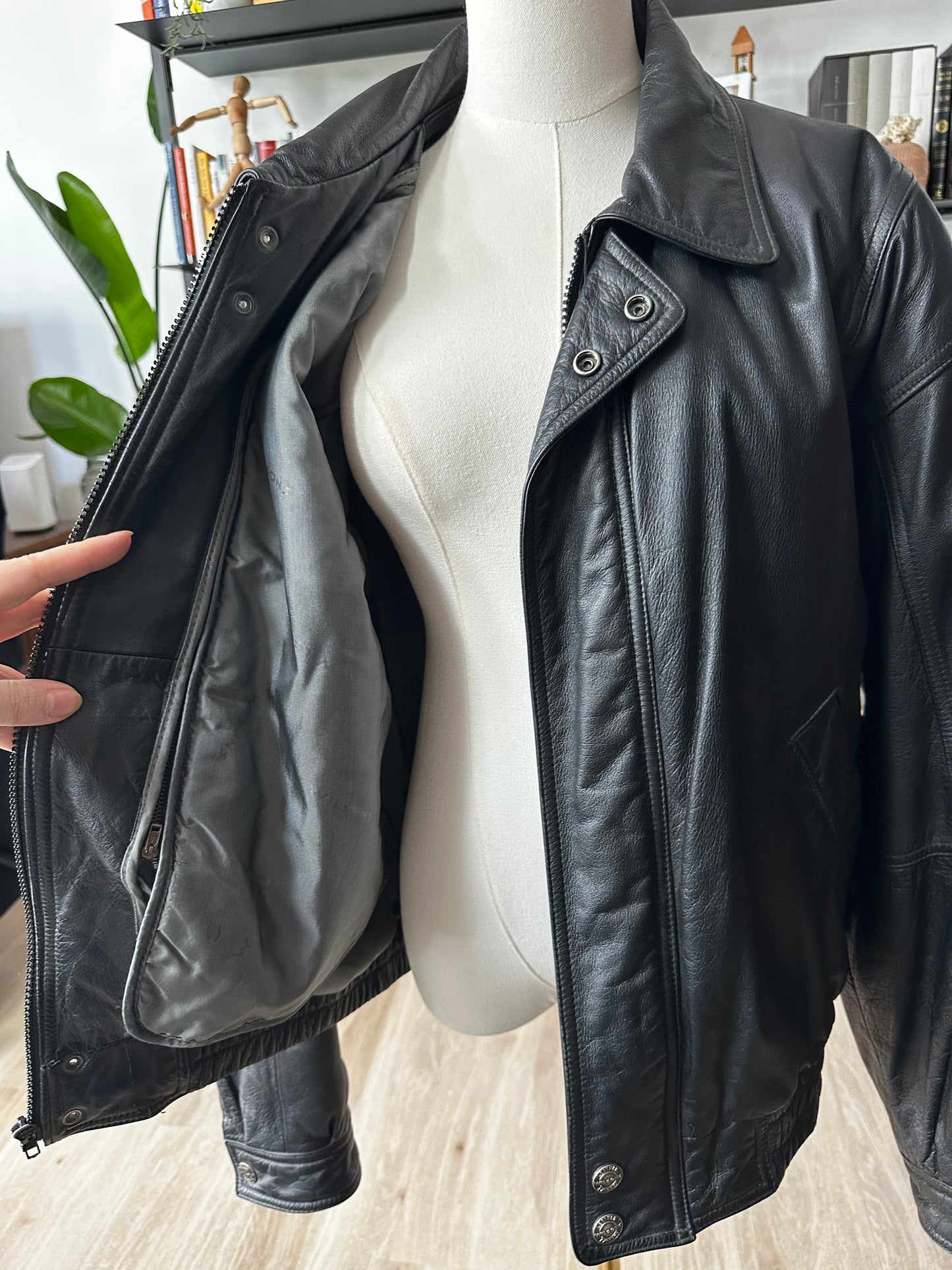 90s Wilson’s black leather bomber with removable lining