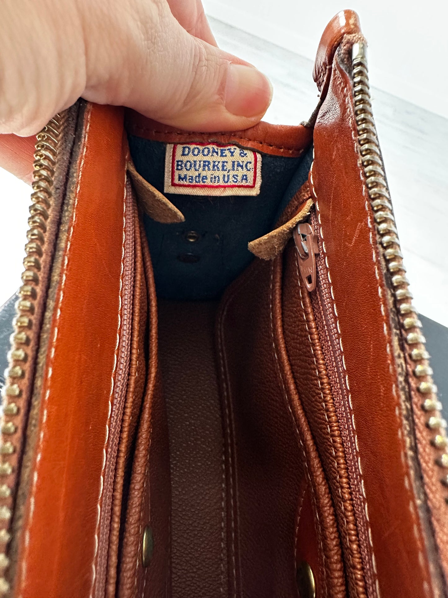 90s Dooney and Bourke zip top shoulder bag in navy