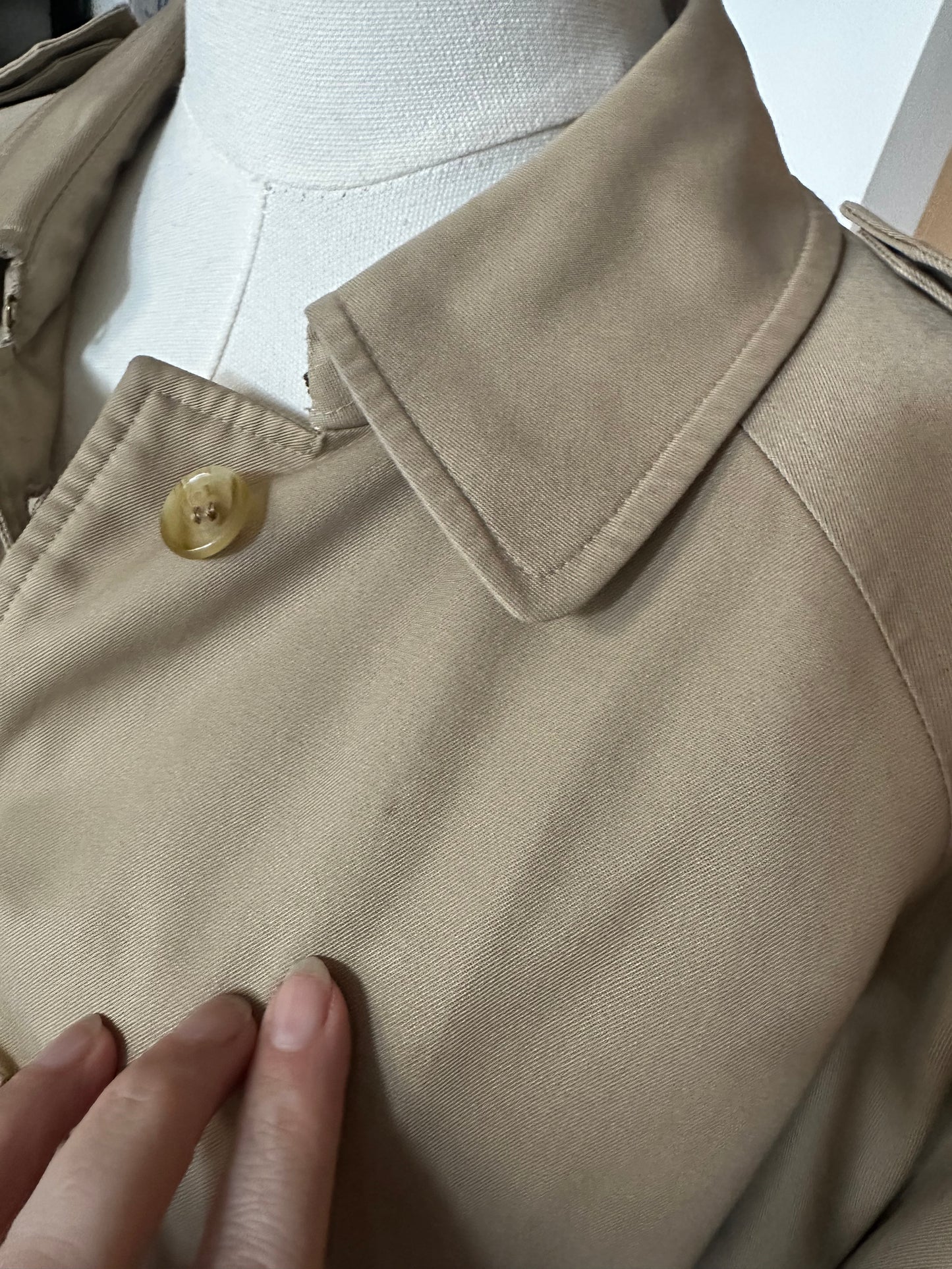 90s Burberry trench. Size XX-Long. Missing belt