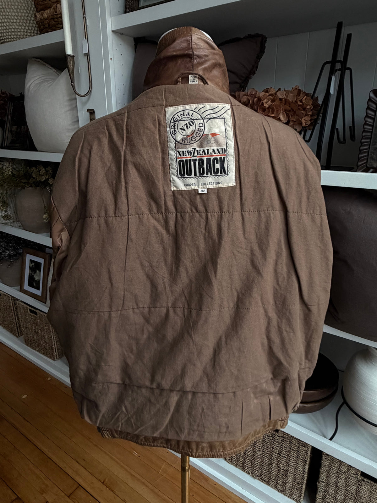 90s New Zealand Outback leather bomber. Fits S-L