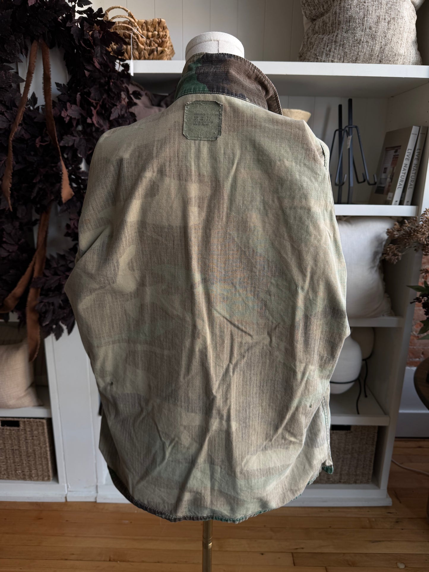 Vintage US Navy fatigue jacket. Fits XS-M