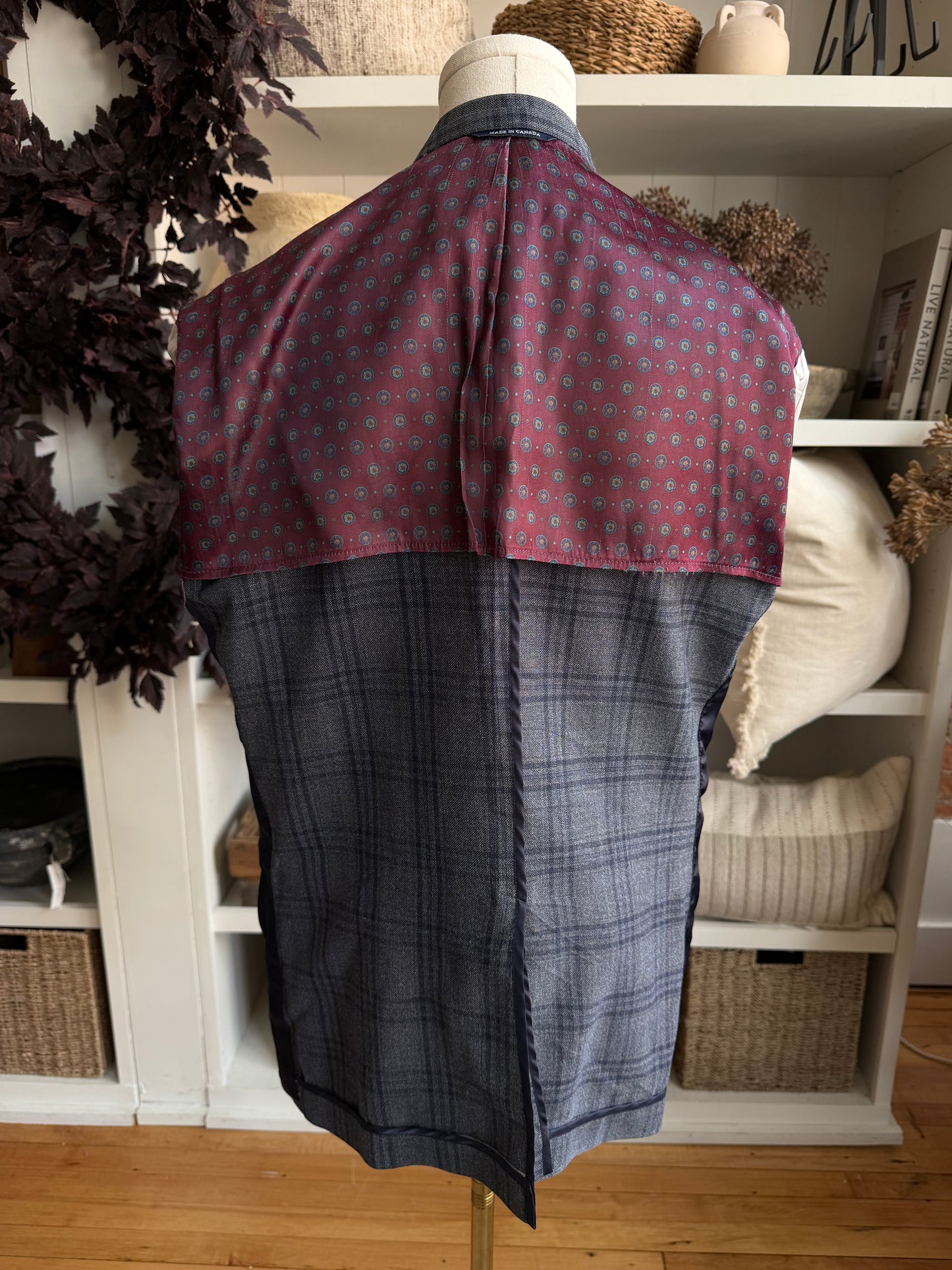 90s Ralph Lauren light weight wool blazer with silk lining. Made in Canada. Fits XS-M
