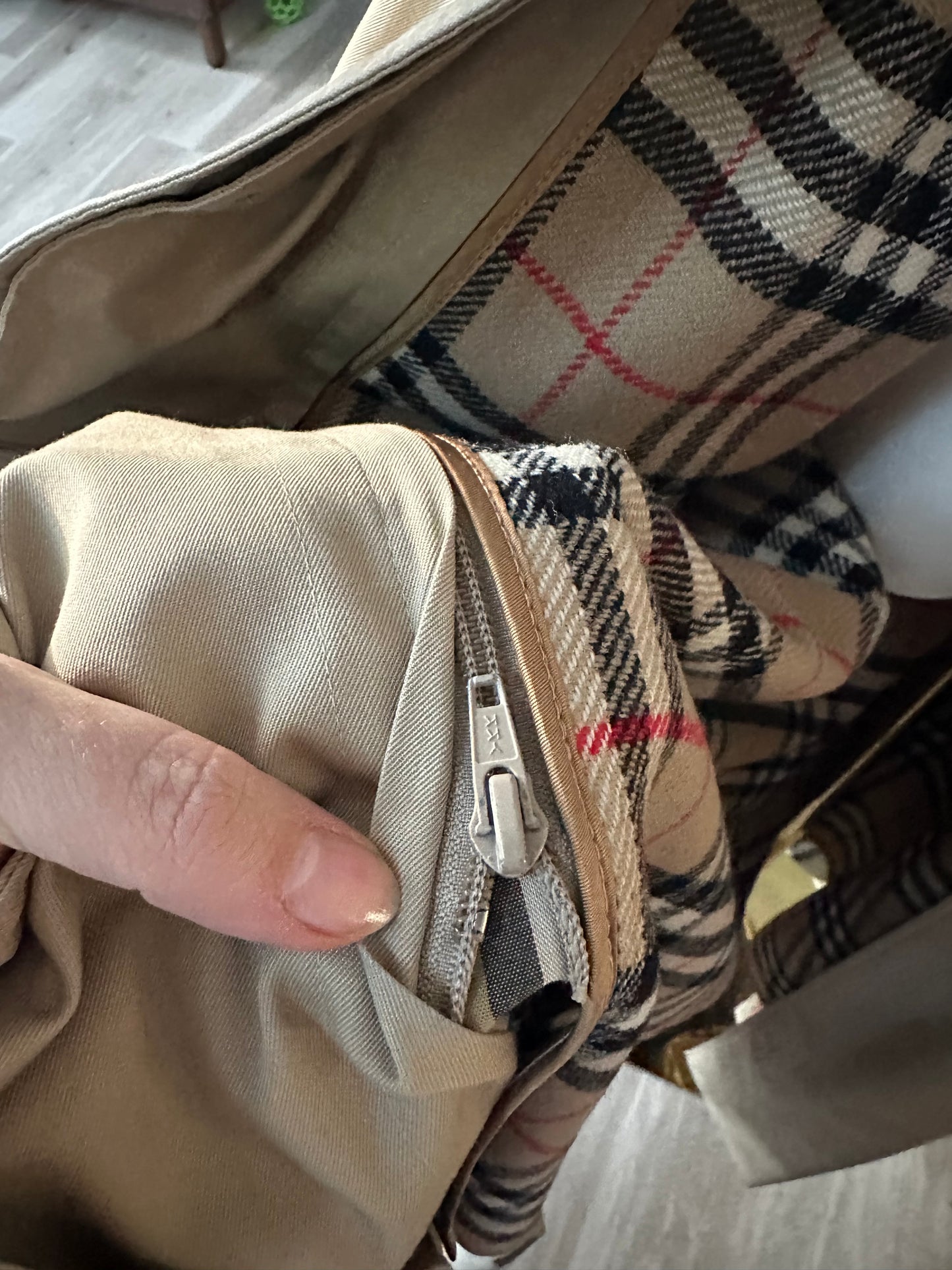 90s Burberry trench. Size XX-Long. Missing belt