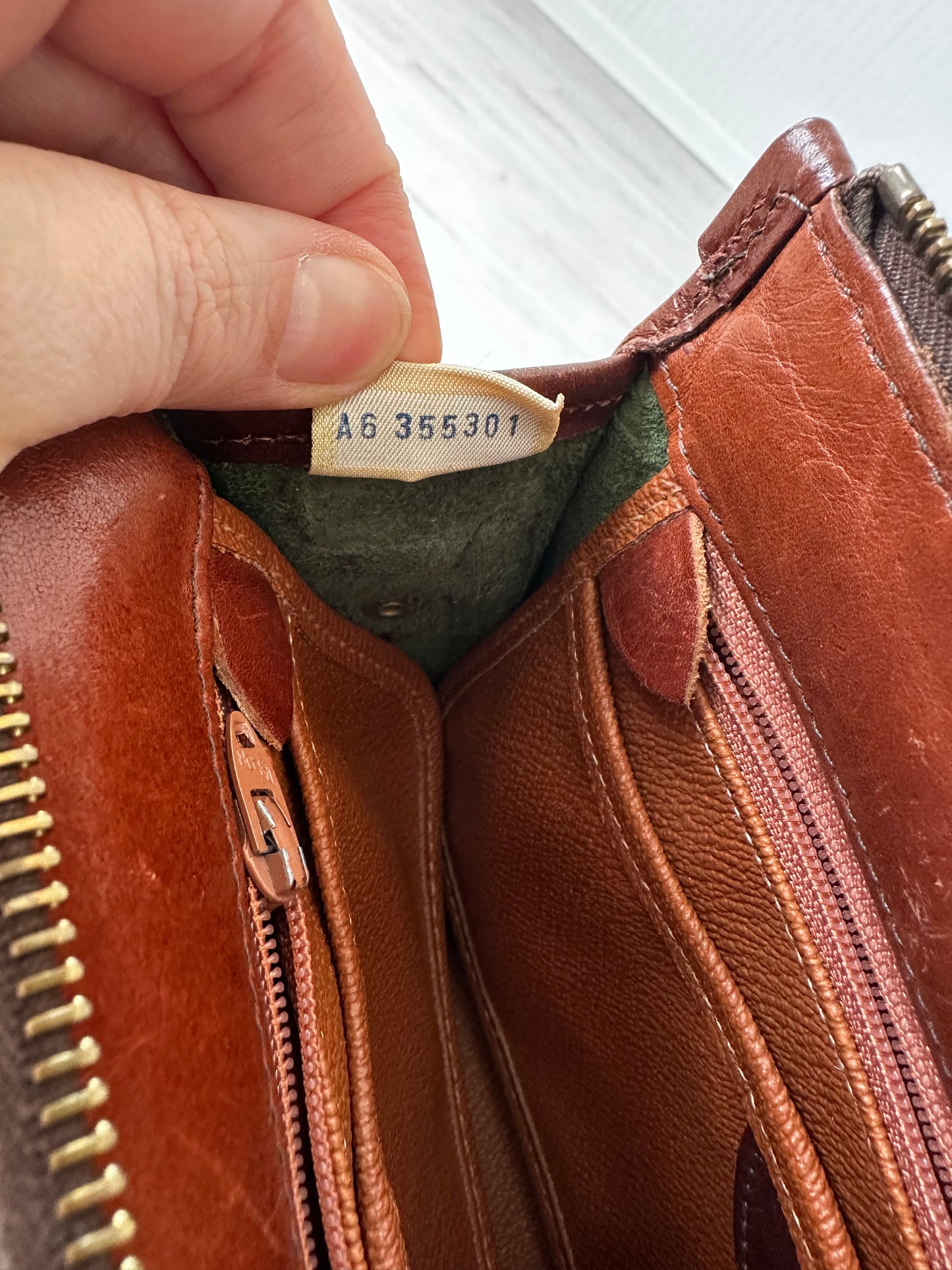 90s Dooney and Bourke zip top crossbody in dark hunter green