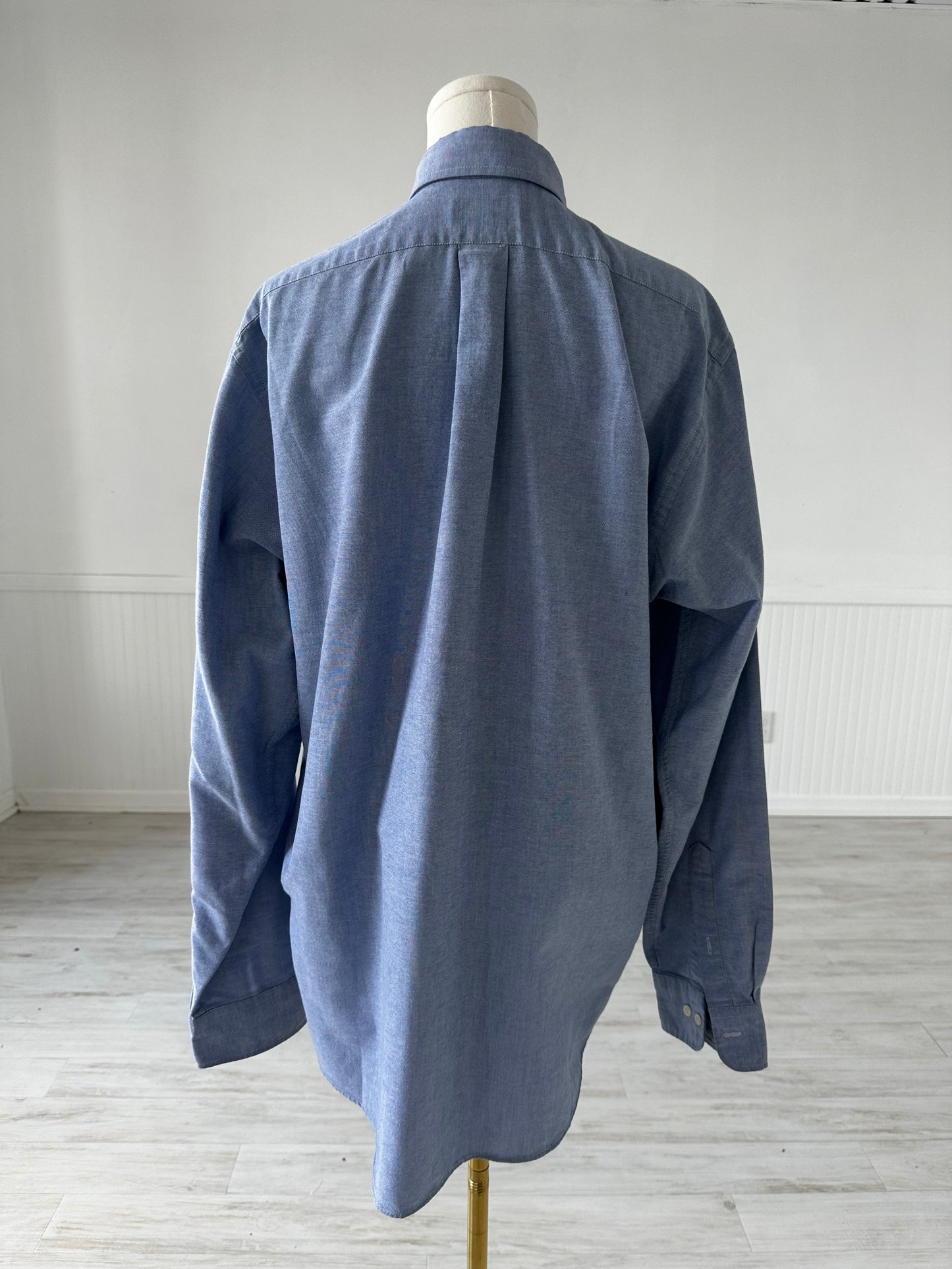 90/ Van Heusen blue oxford button down. Made in the USA
