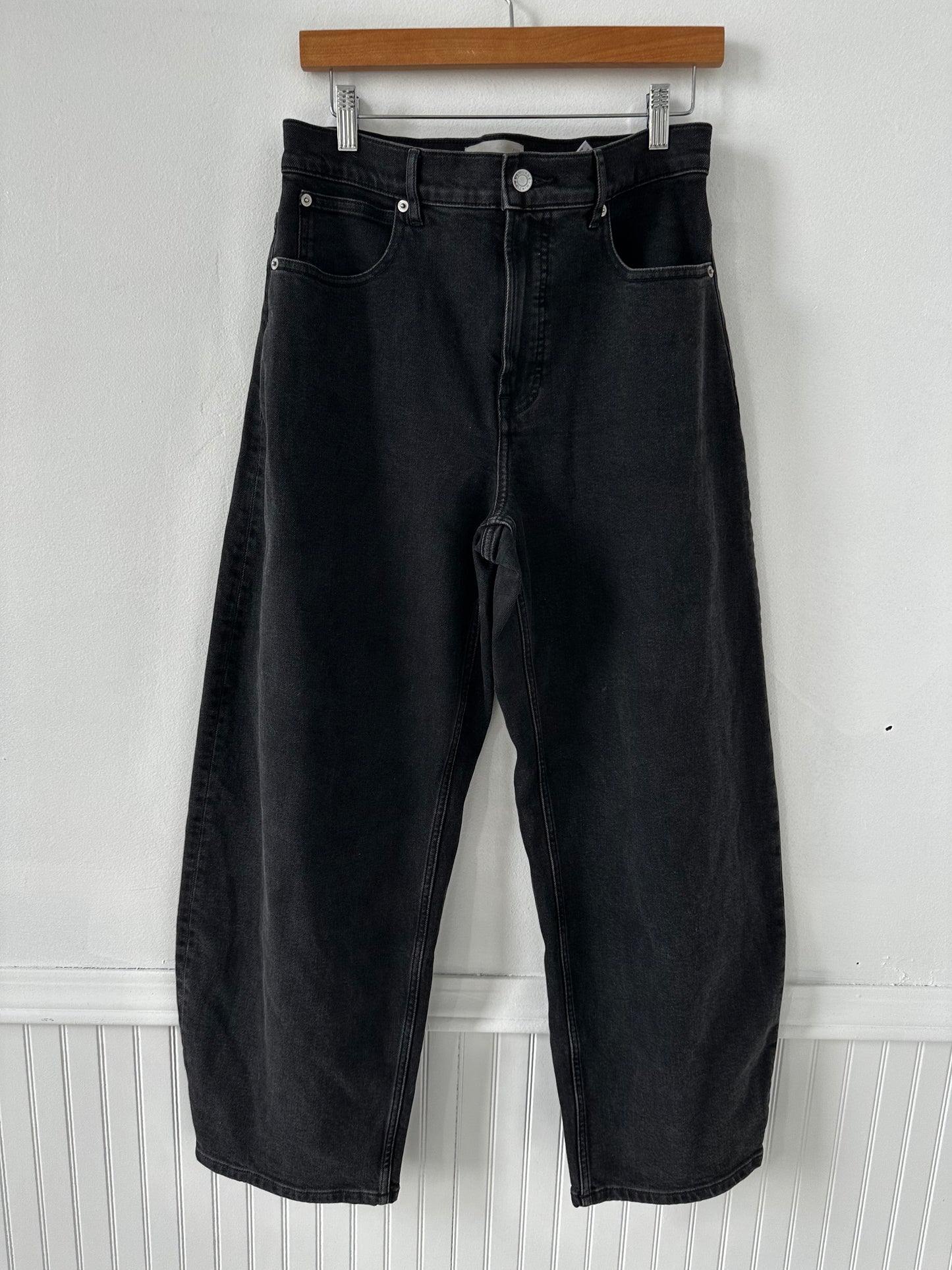 Everlane way high curve jean in washed black. Size 29T