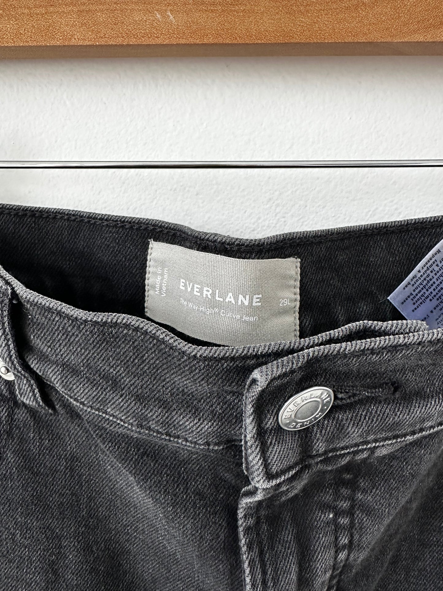Everlane way high curve jean in washed black. Size 29T