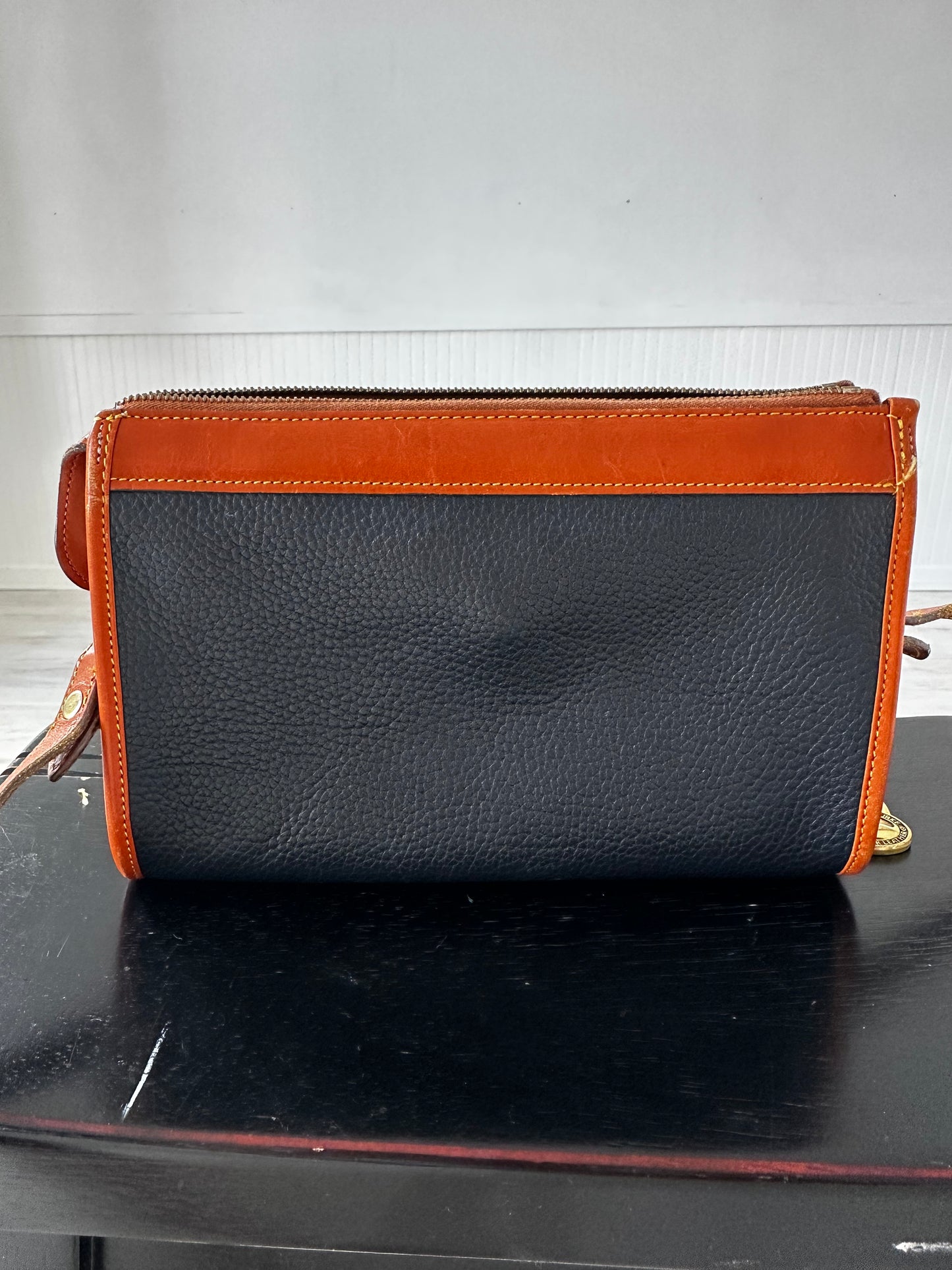 90s Dooney and Bourke zip top shoulder bag in navy