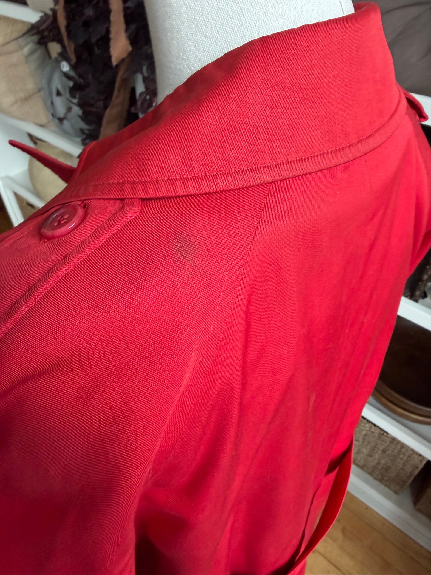 Vintage Burberry red trench coat with wool zip out lining. Fits XXS-S