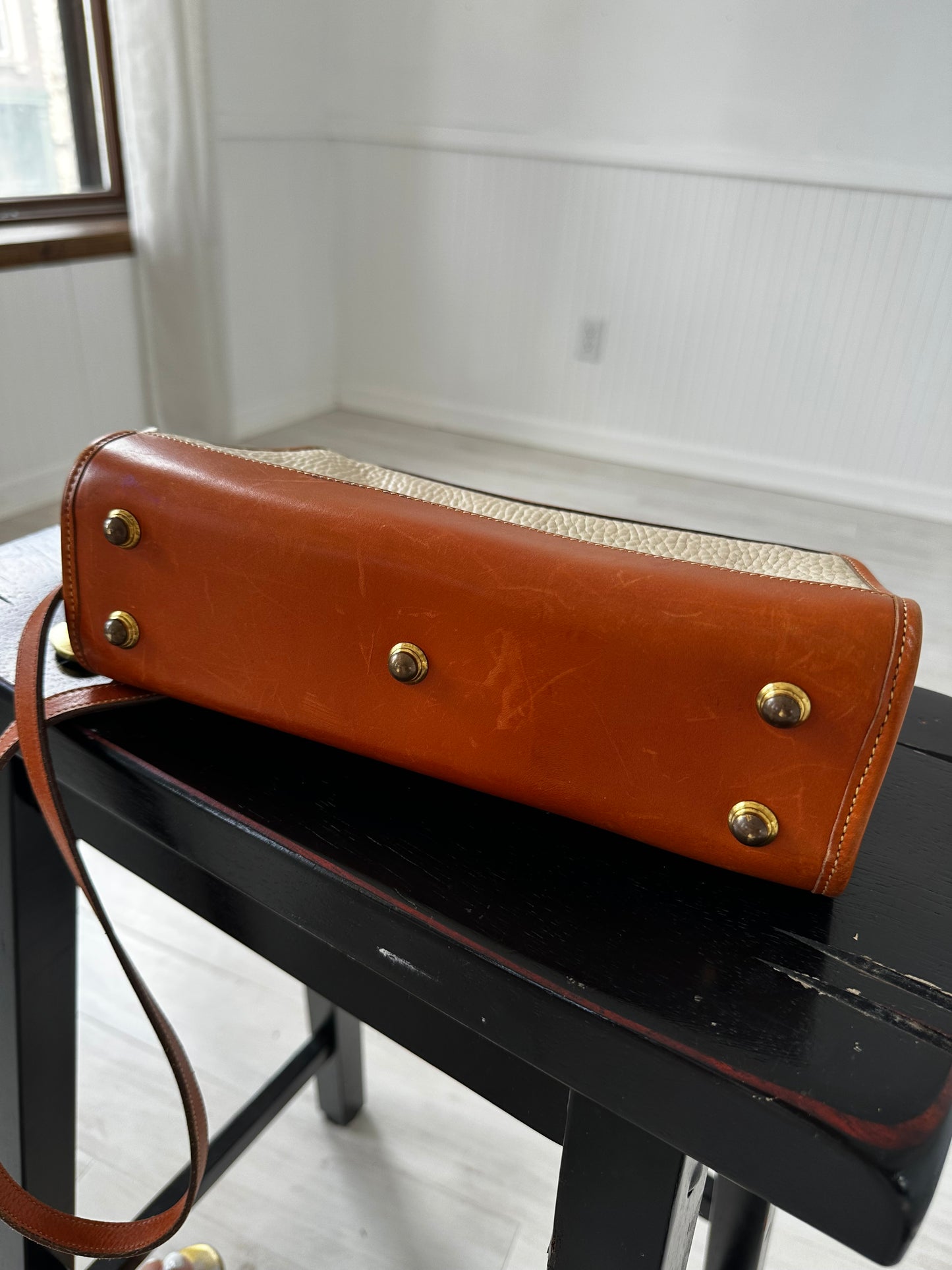 90s Dooney and Bourke zip top crossbody in cream