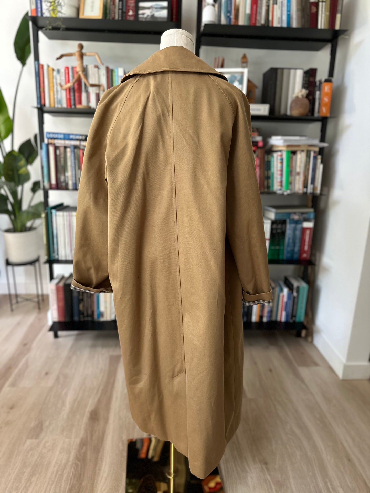 NWT Sezane Clyde trench in camel. Size US 10