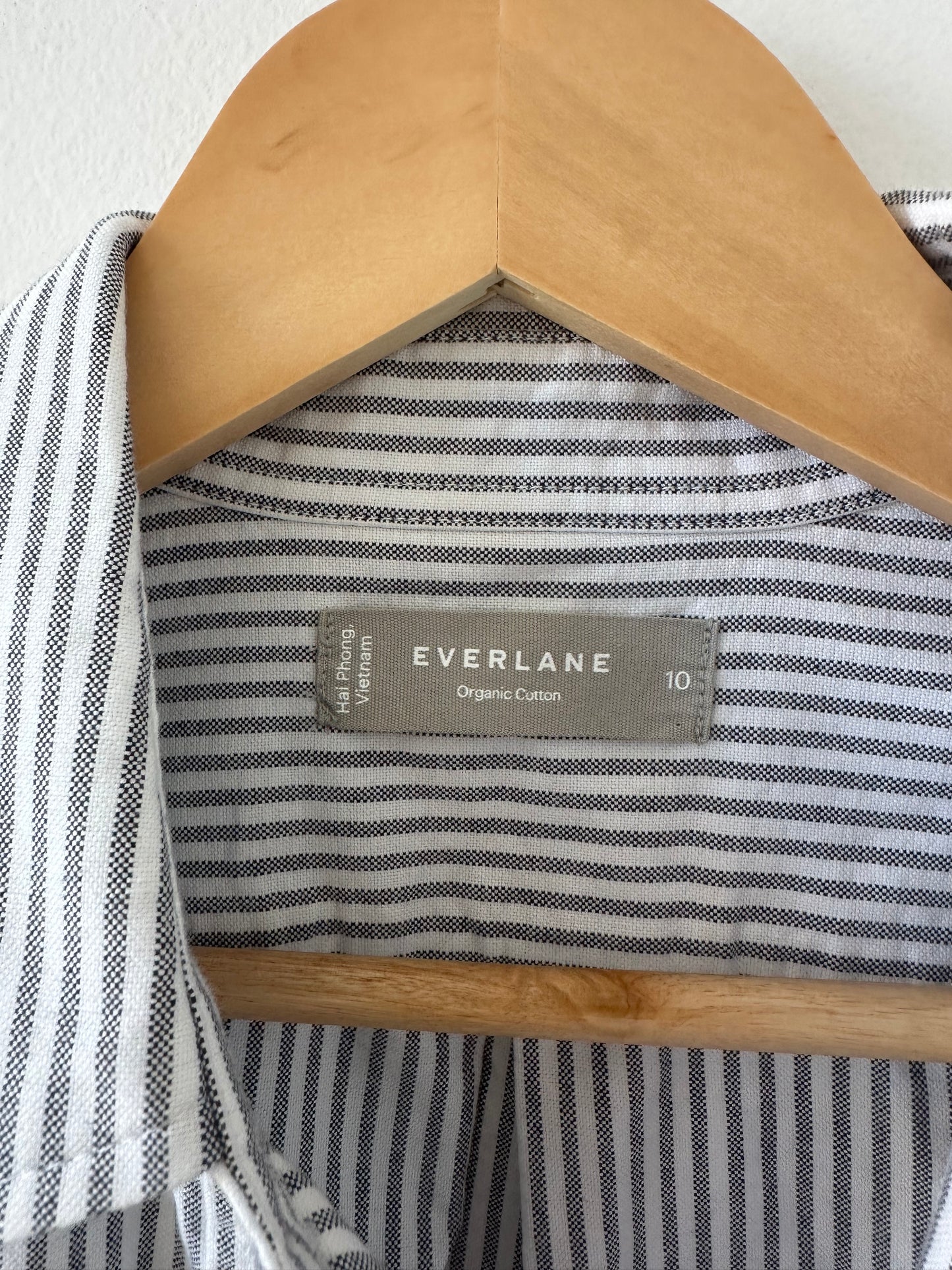 Everlane Must-Have Oxford shirt size 10