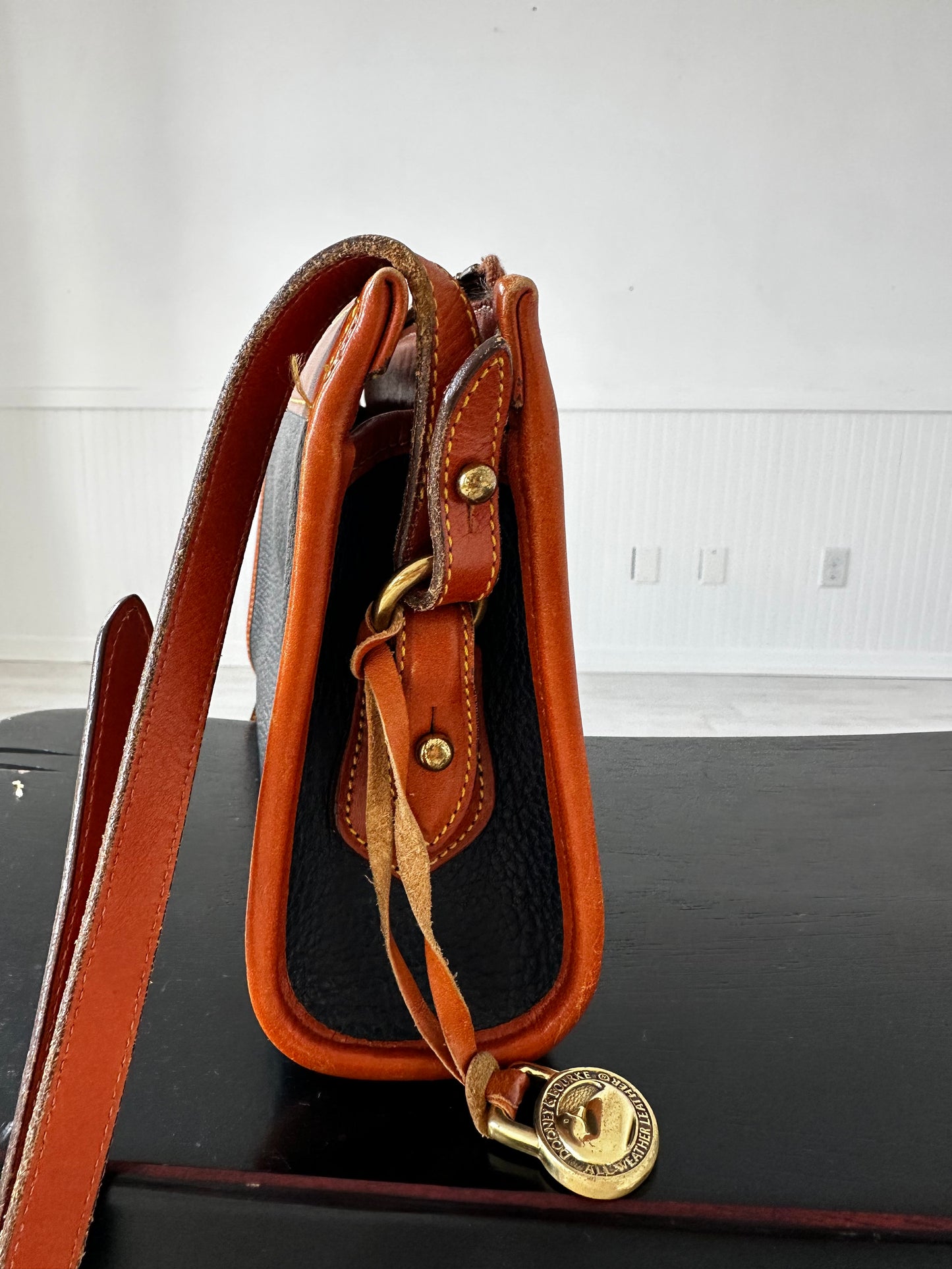 90s Dooney and Bourke zip top shoulder bag in navy