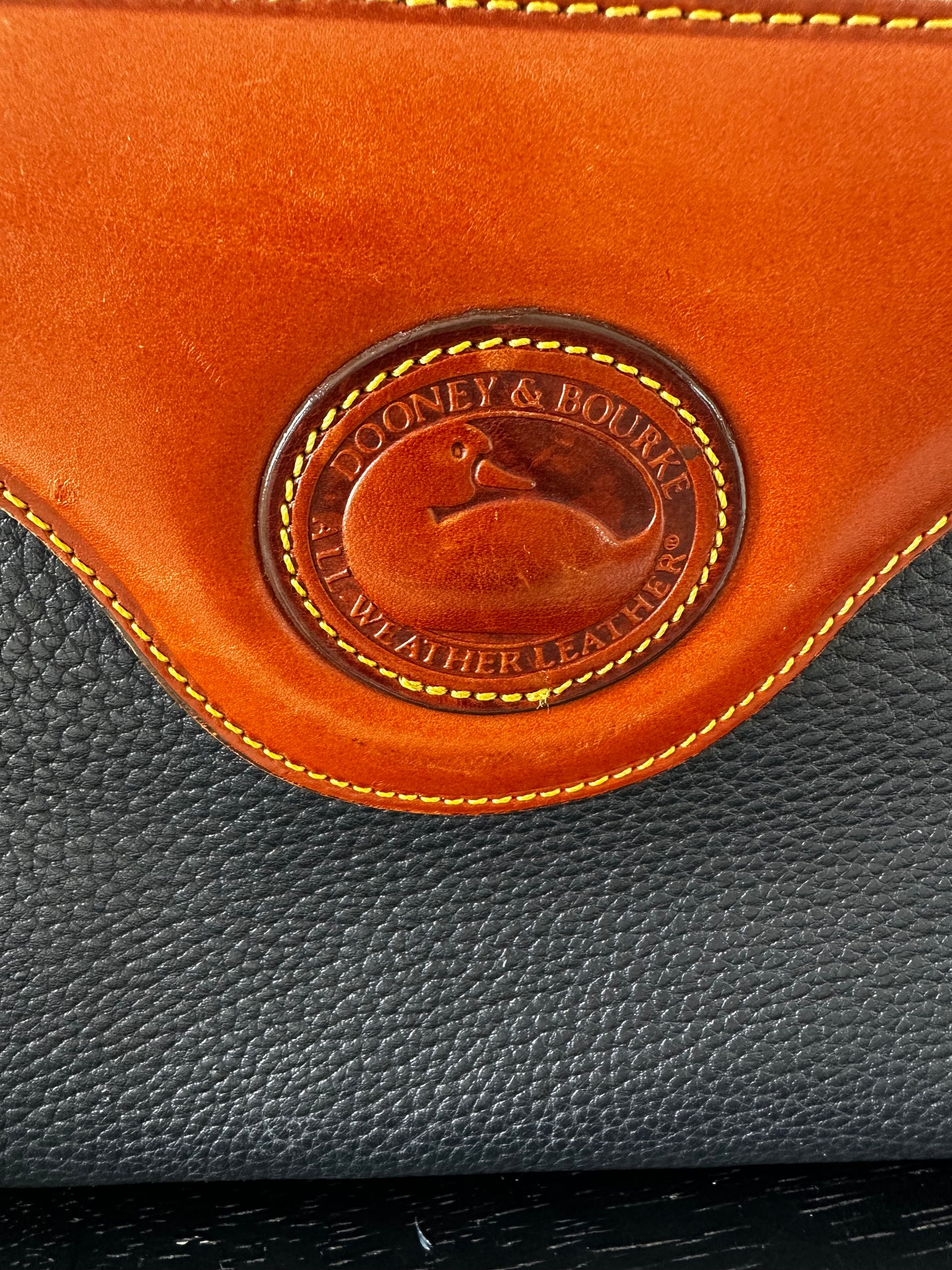 90s Dooney and Bourke zip top shoulder bag in navy