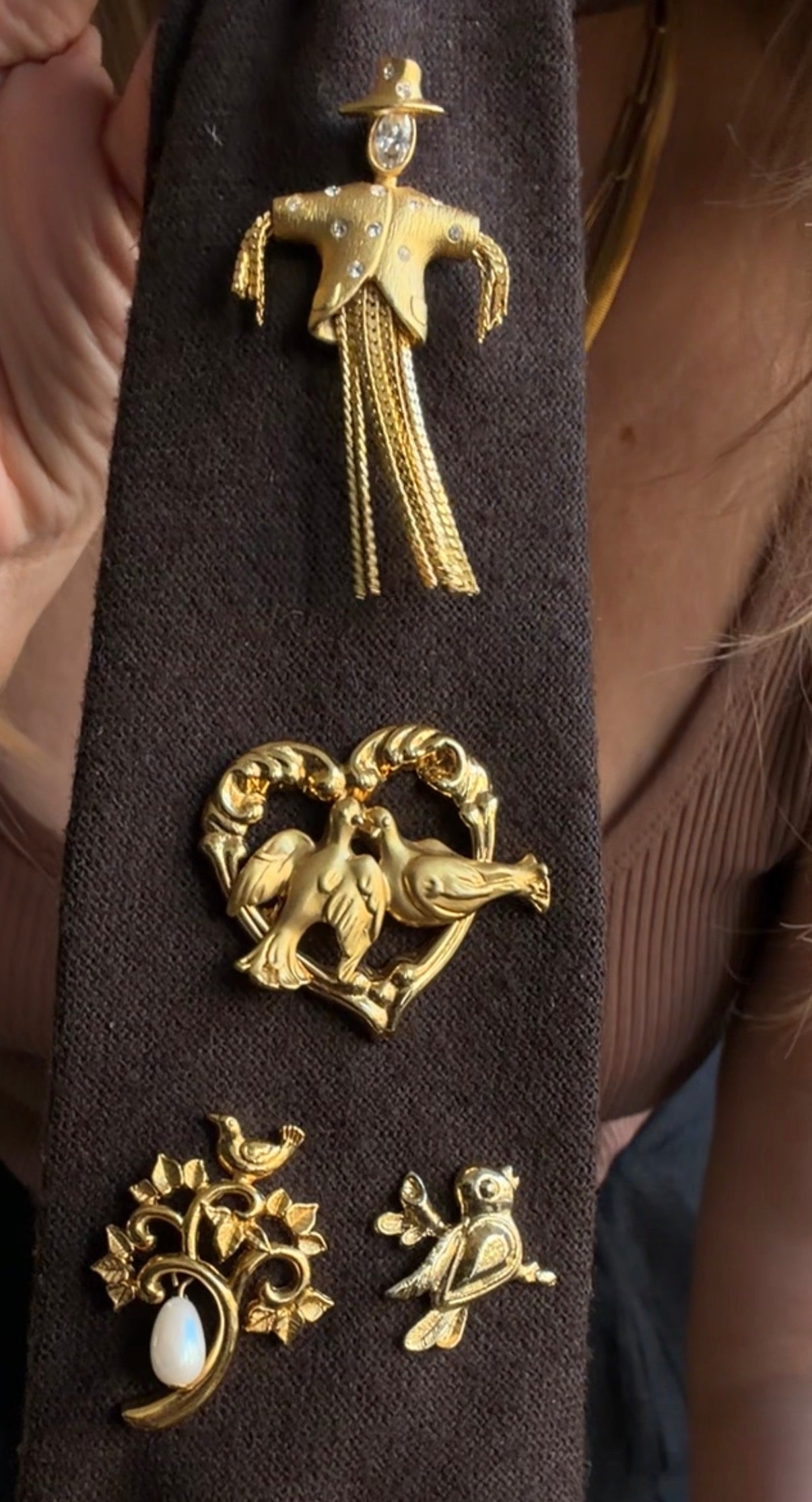 Vintage wool tie brooch pack