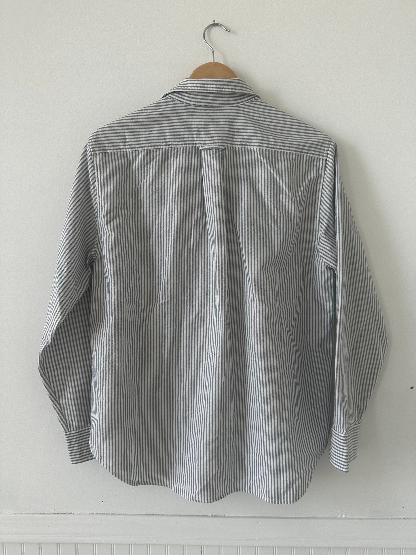 Everlane Must-Have Oxford shirt size 10