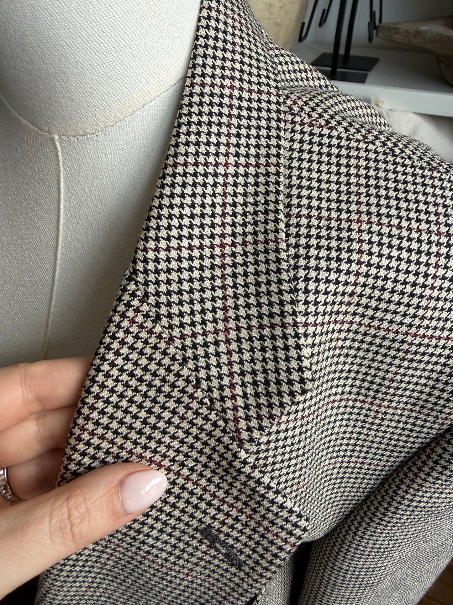 90s Burberry silk wool blend houndstooth blazer. Made in the USA. Fits M-XL
