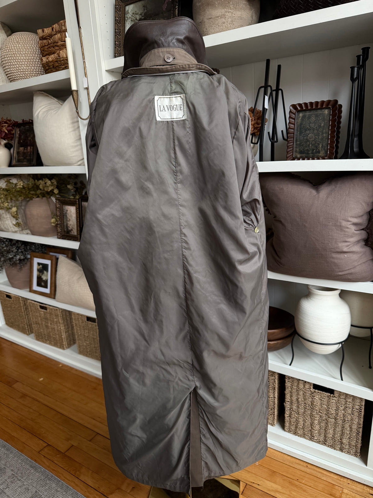 90s La Vogue trench with leather collar. Fits S-L
