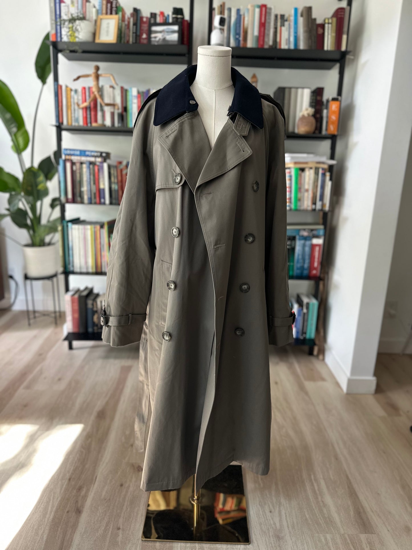 90s Lauren Ralph Lauren trench with removable wool lining and collar.