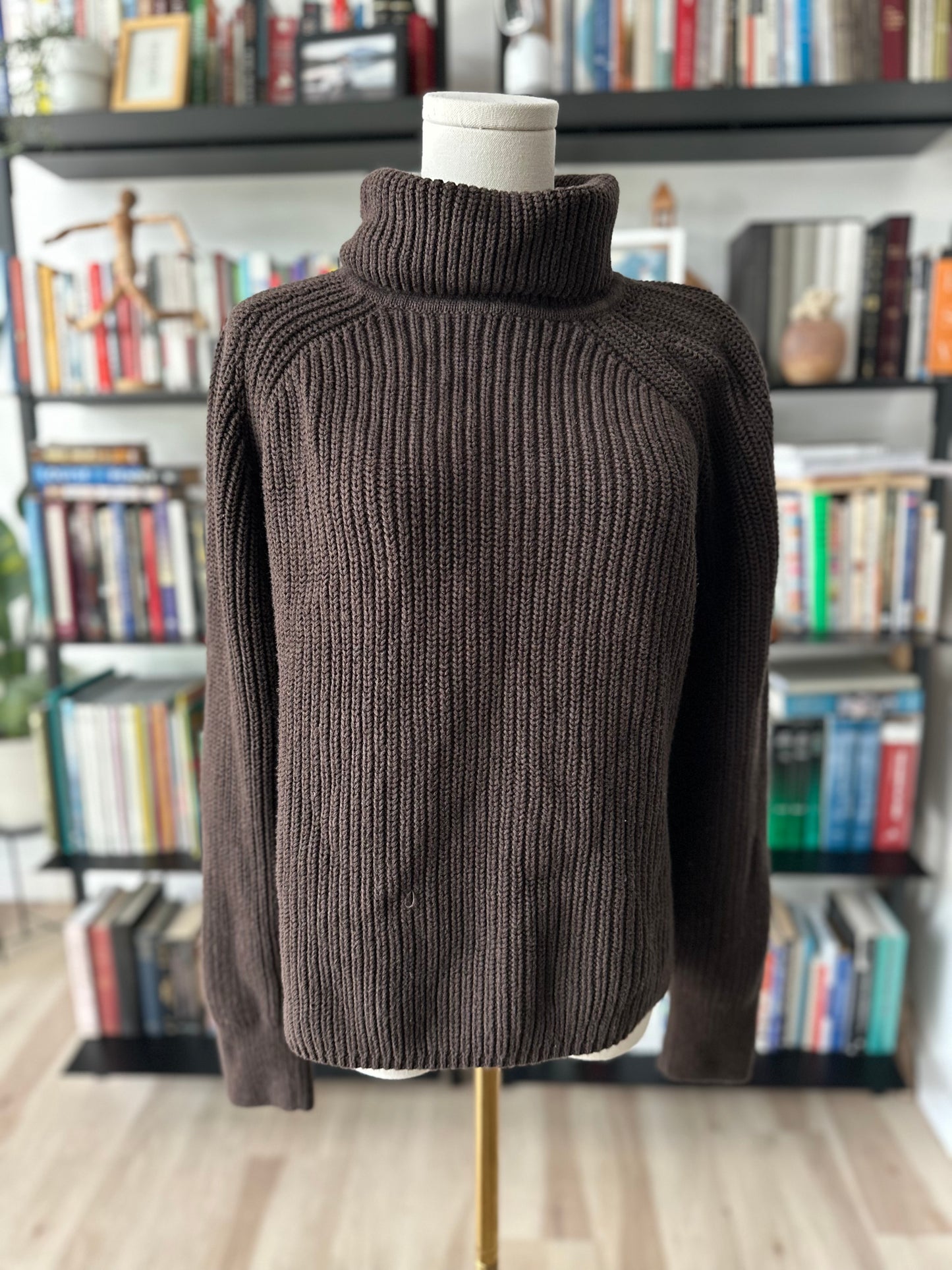 Alex Mill Chelsea turtleneck in chocolate. Size large.
