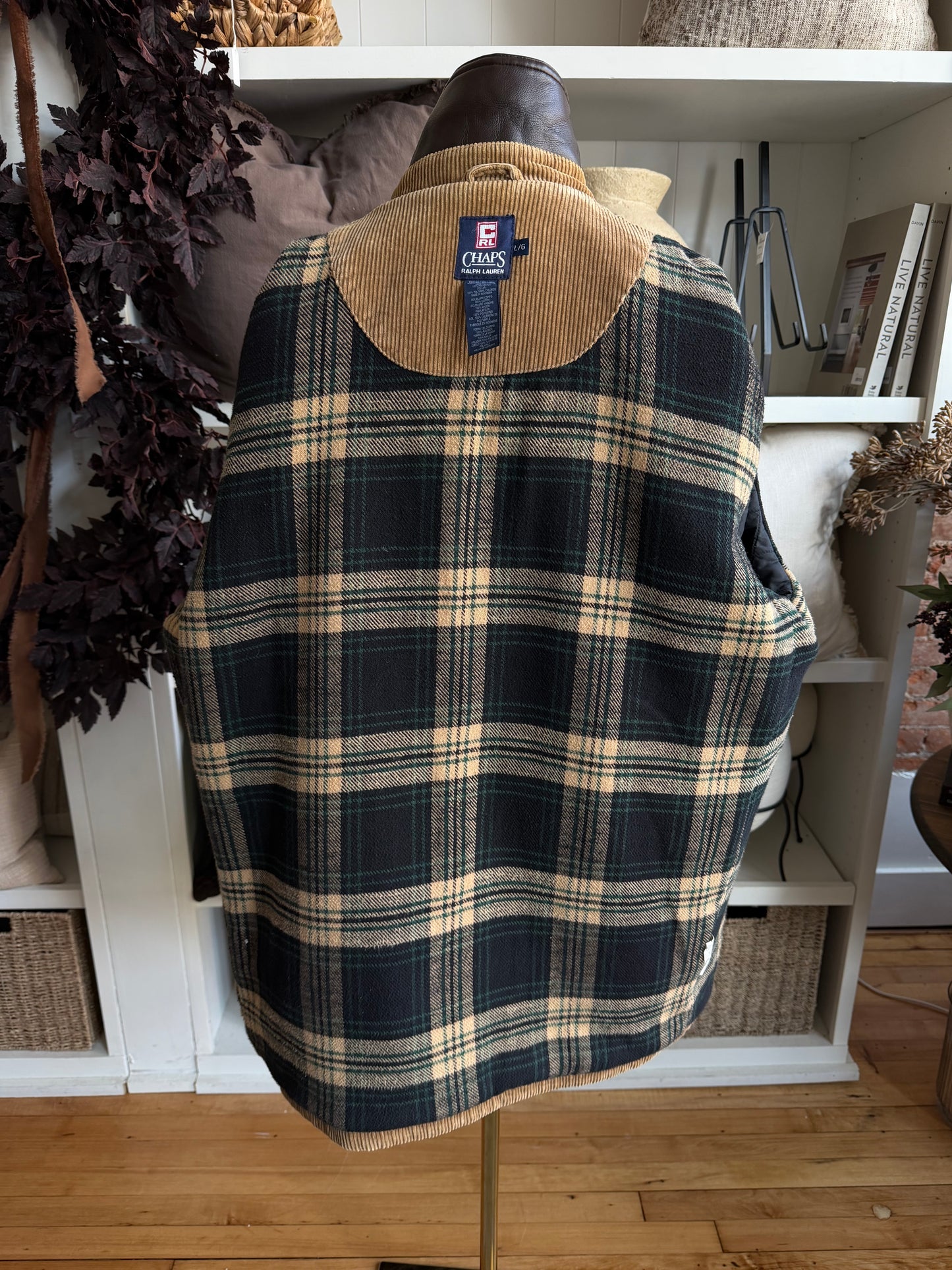 90s Chaps Ralph Lauren corduroy barn coat with leather collar. Fits M-XL