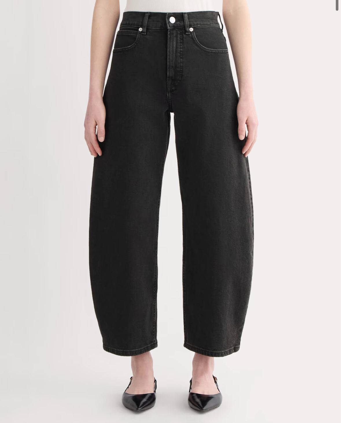 Everlane way high curve jean in washed black. Size 29T