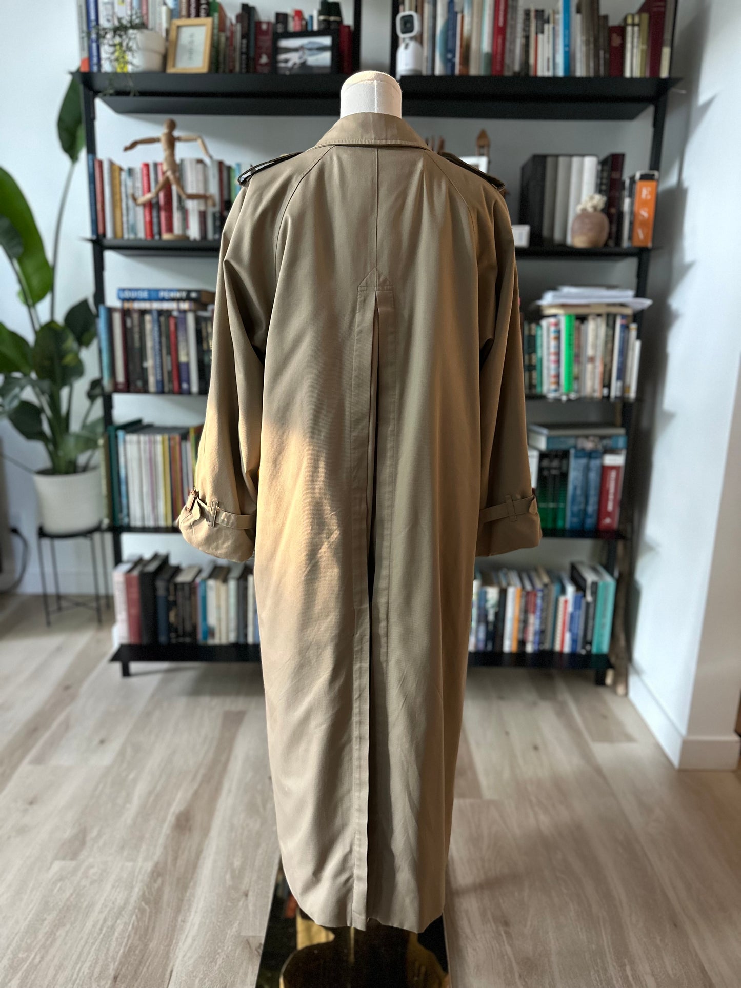 90s Burberry trench. Size XX-Long. Missing belt
