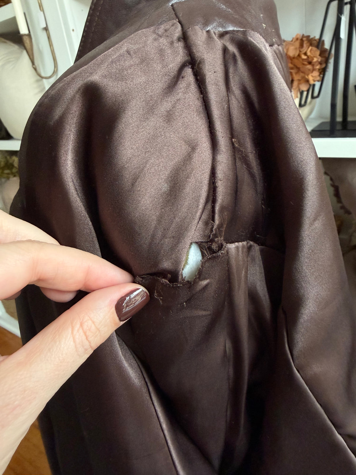 90s Synergy brown leather trench. Fits S-L