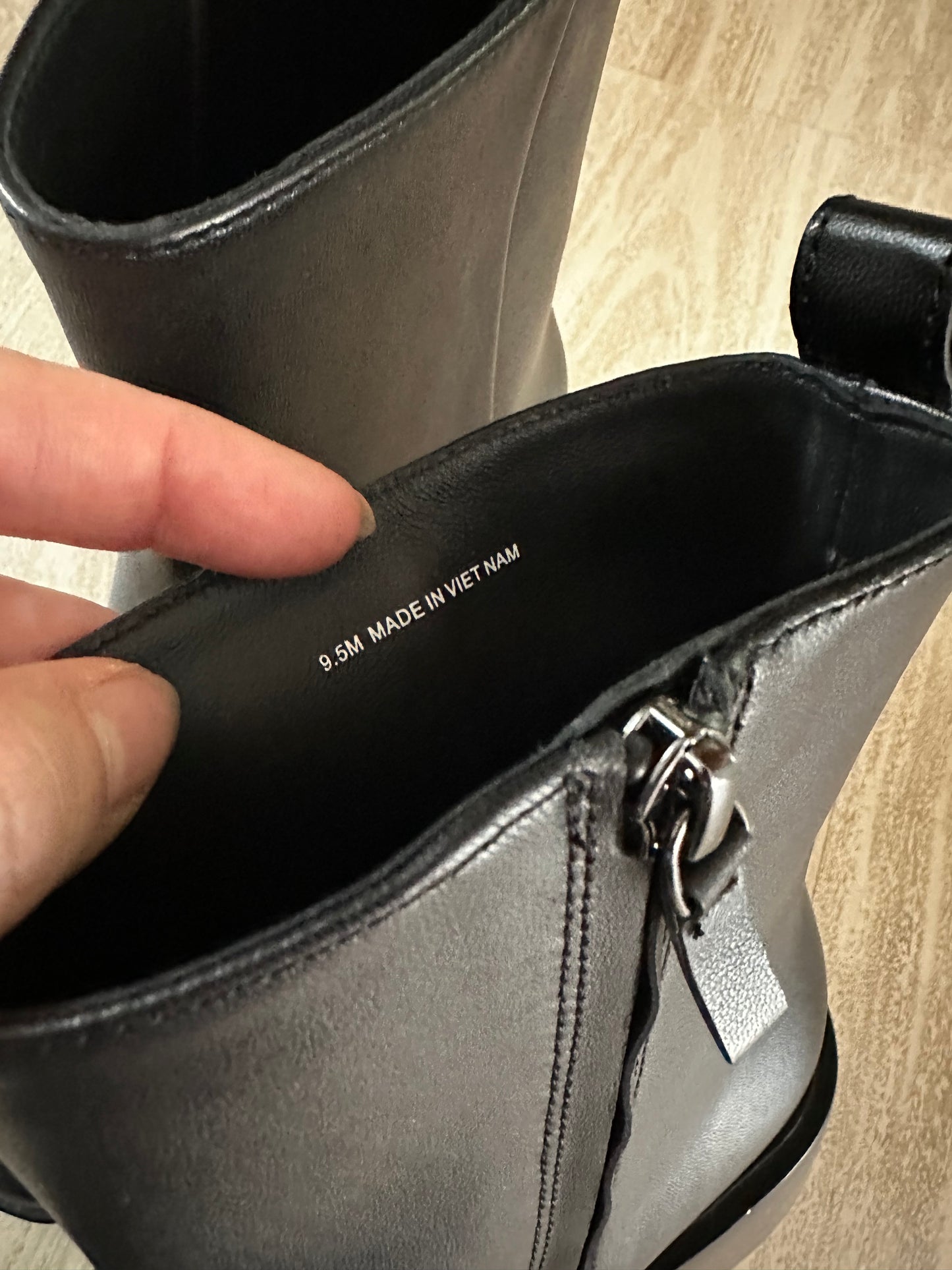 Everlane black leather City Boot in size 9.5