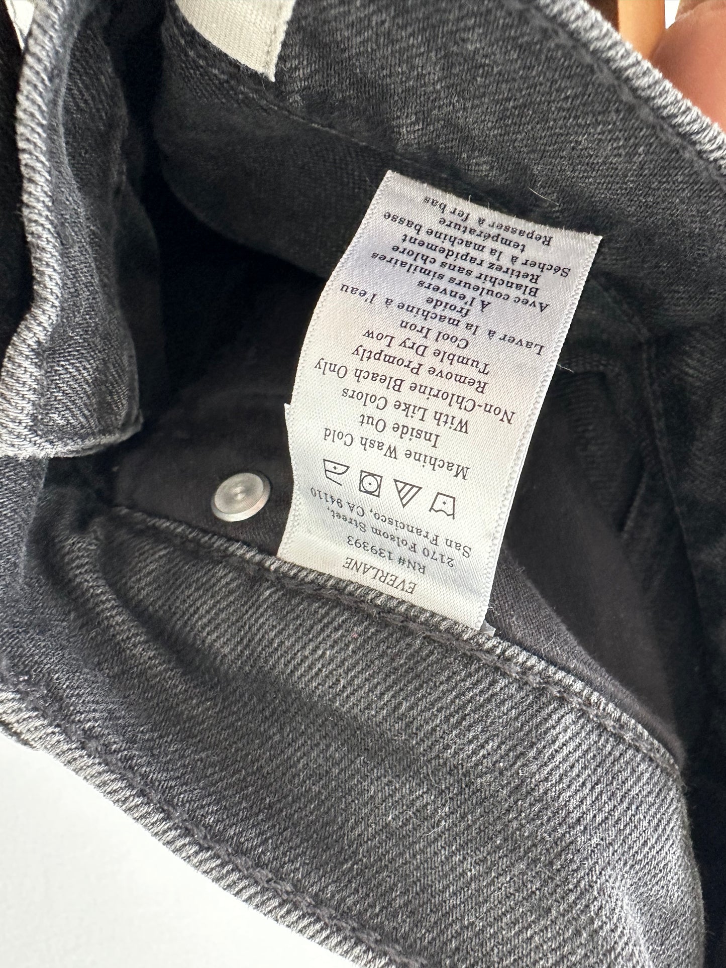 Everlane way high curve jean in washed black. Size 29T