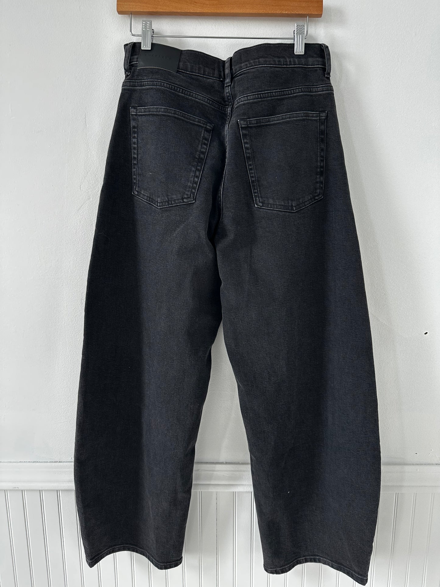Everlane way high curve jean in washed black. Size 29T