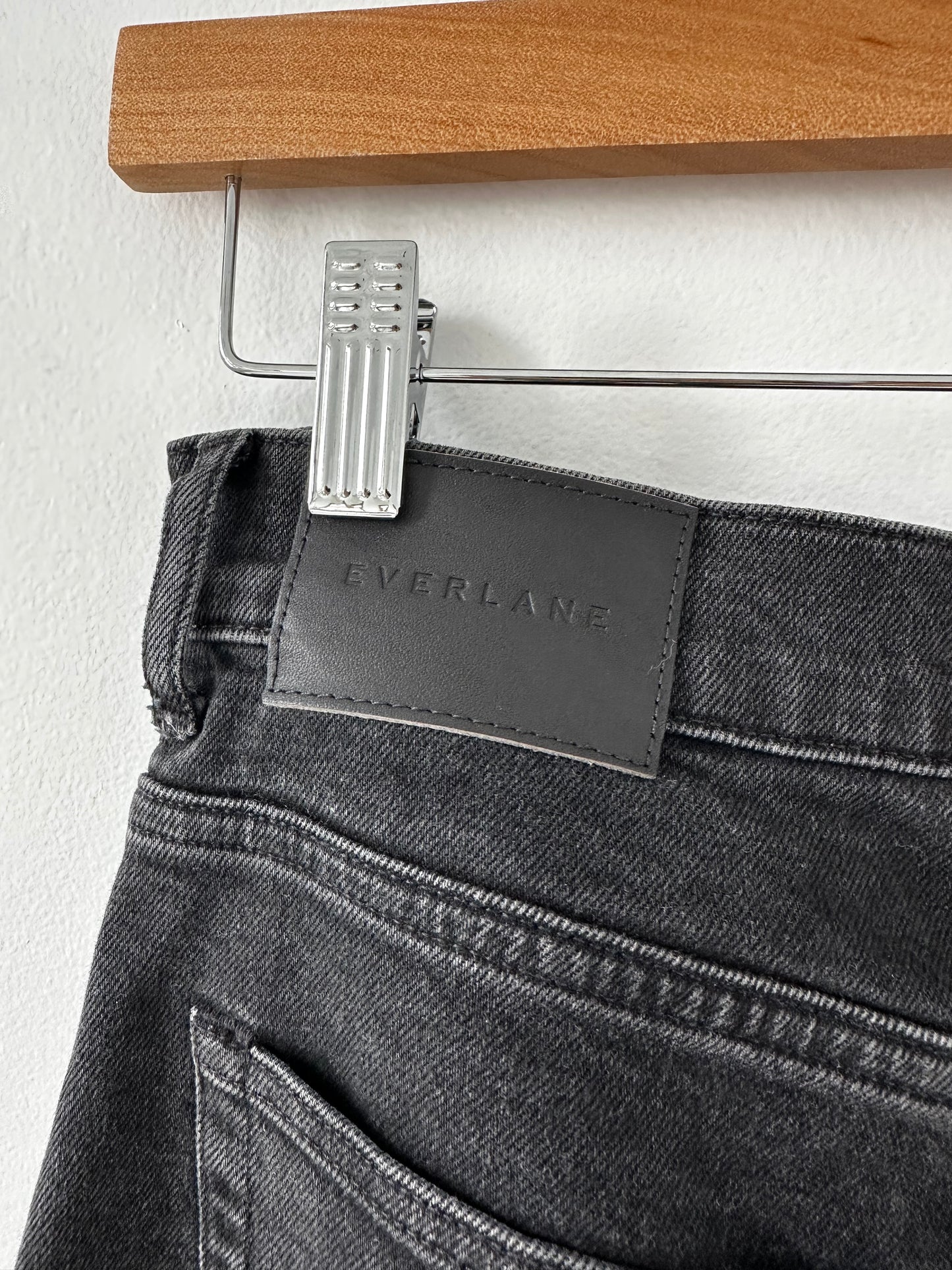 Everlane way high curve jean in washed black. Size 29T