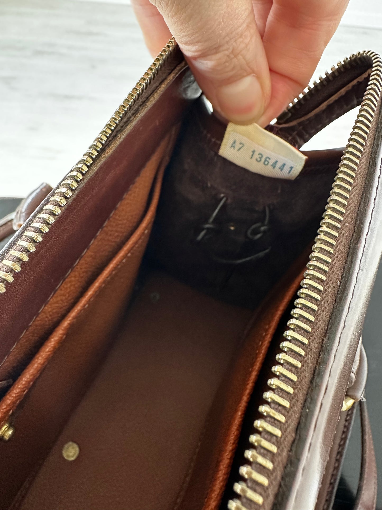 90s Dooney and Bourke zip top satchel in black