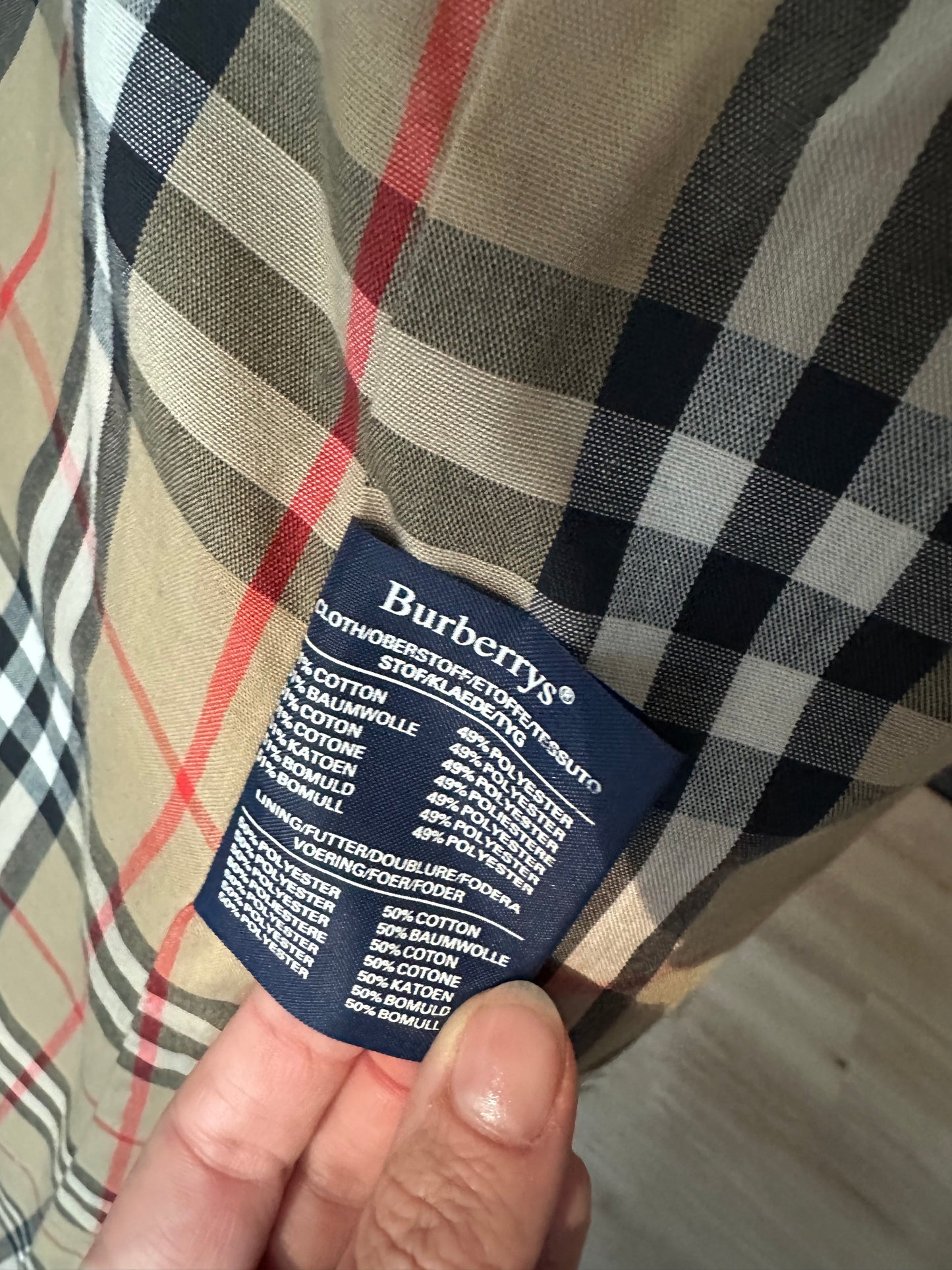 90s Burberry trench. Size 10 X-Long. No zip out lining