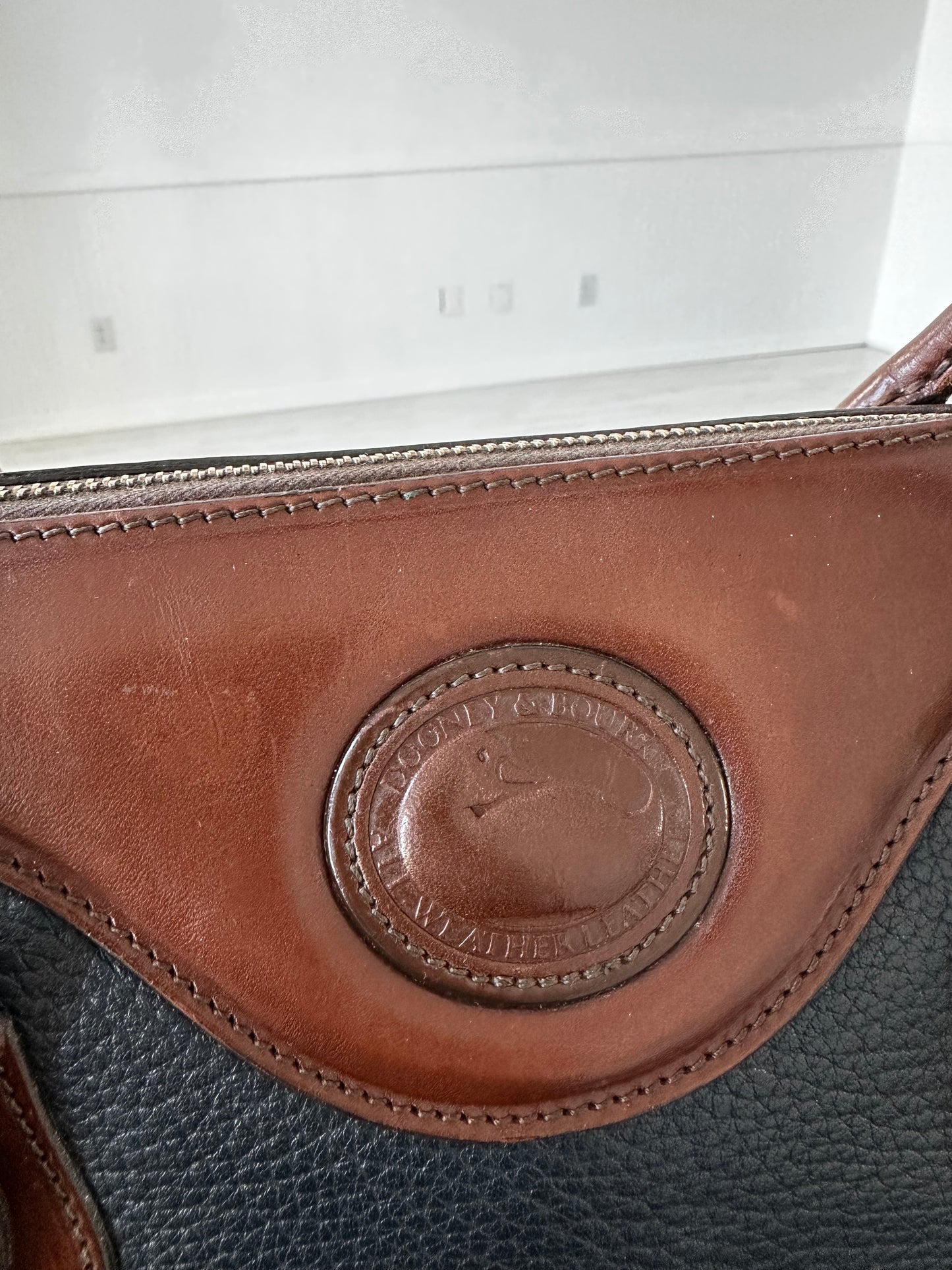 90s Dooney and Bourke navy zip top satchel