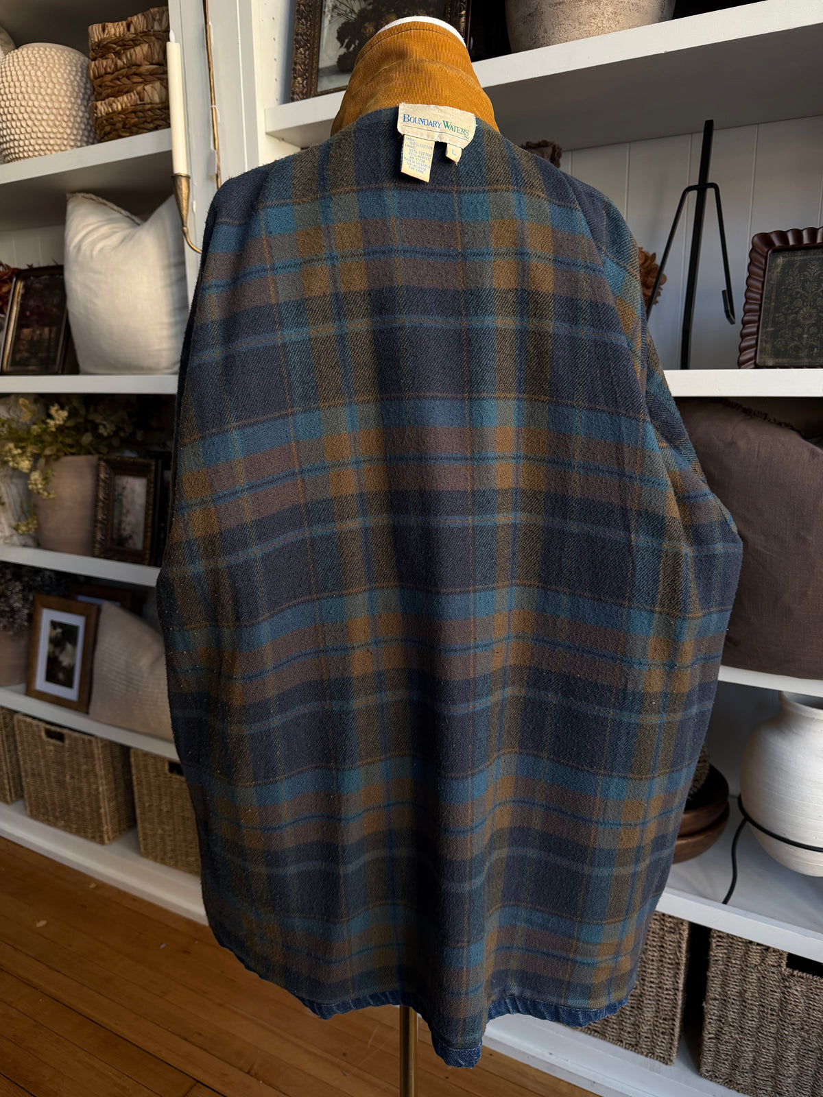 90s Boundary Waters denim barn coat. Fits M-XL tall