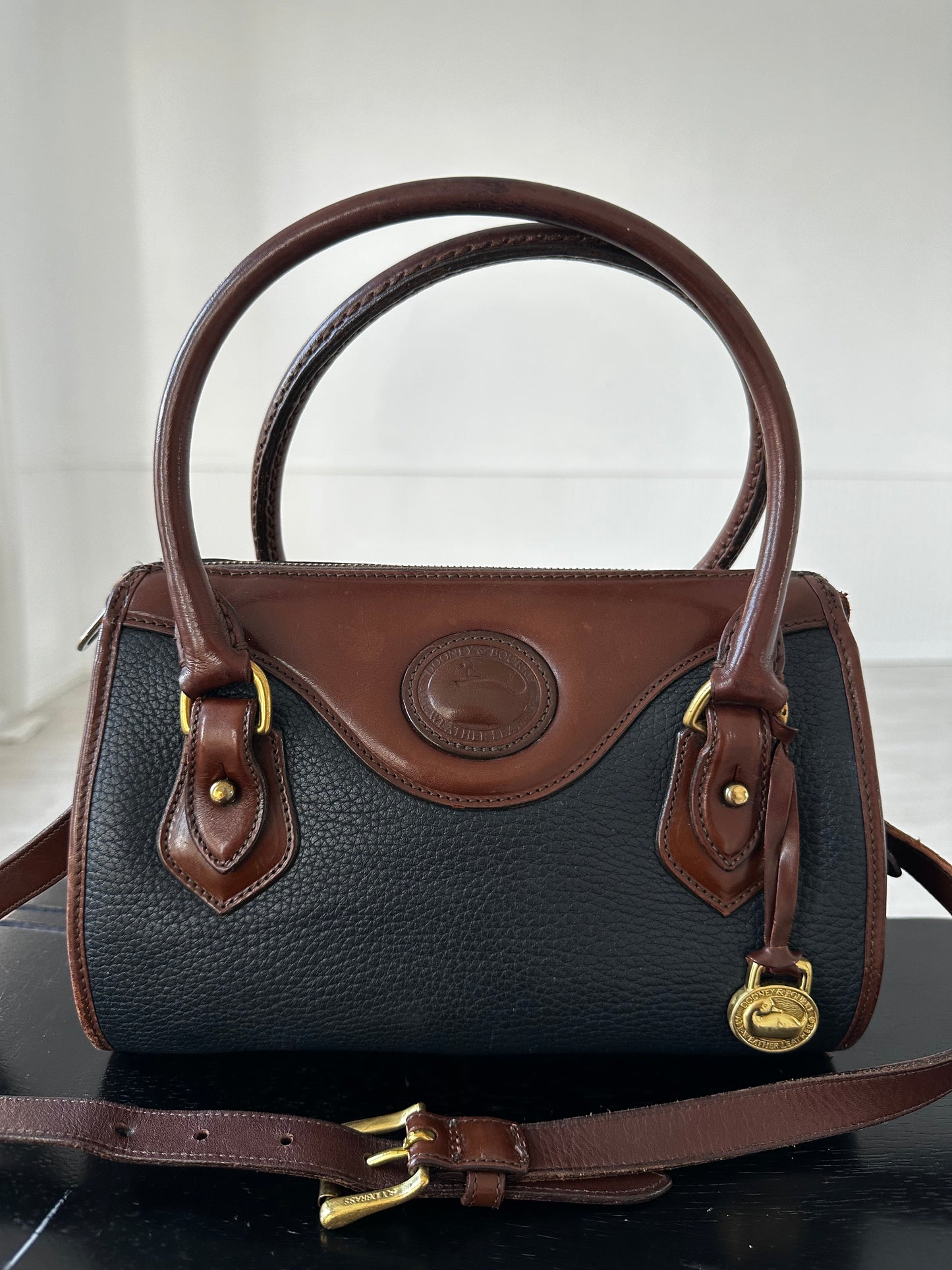 90s Dooney and Bourke navy zip top satchel