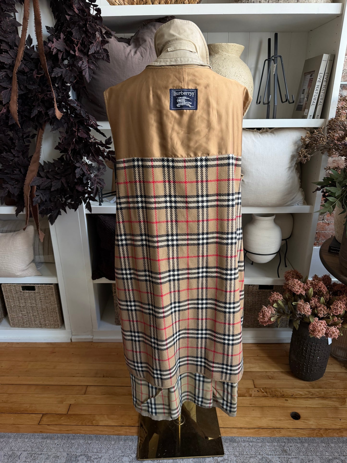 Vintage Burberry khaki trench with zip out wool lining. Fits M-XL