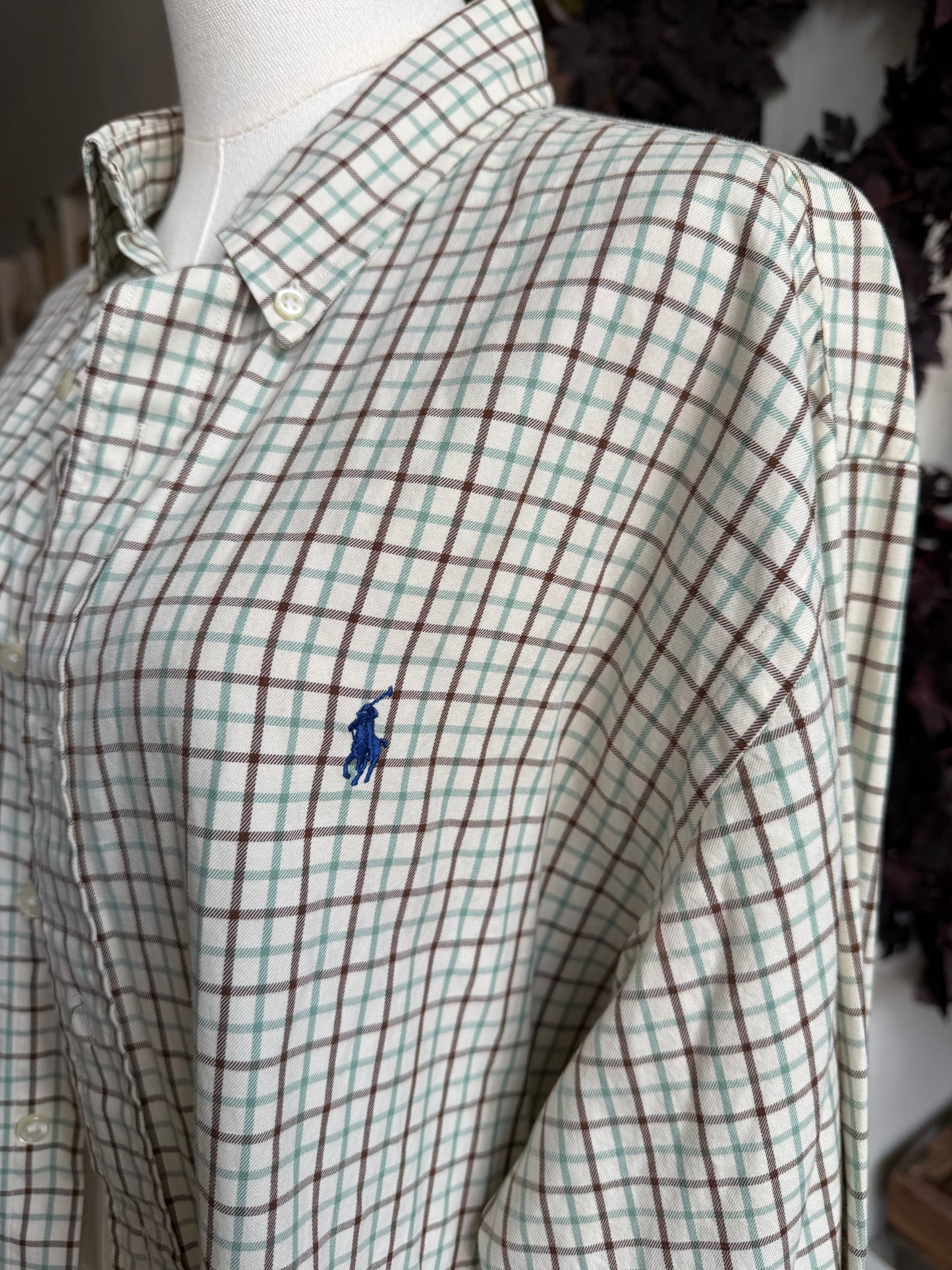 90s Ralph Lauren Classic Fit cotton button down. Fits S-L