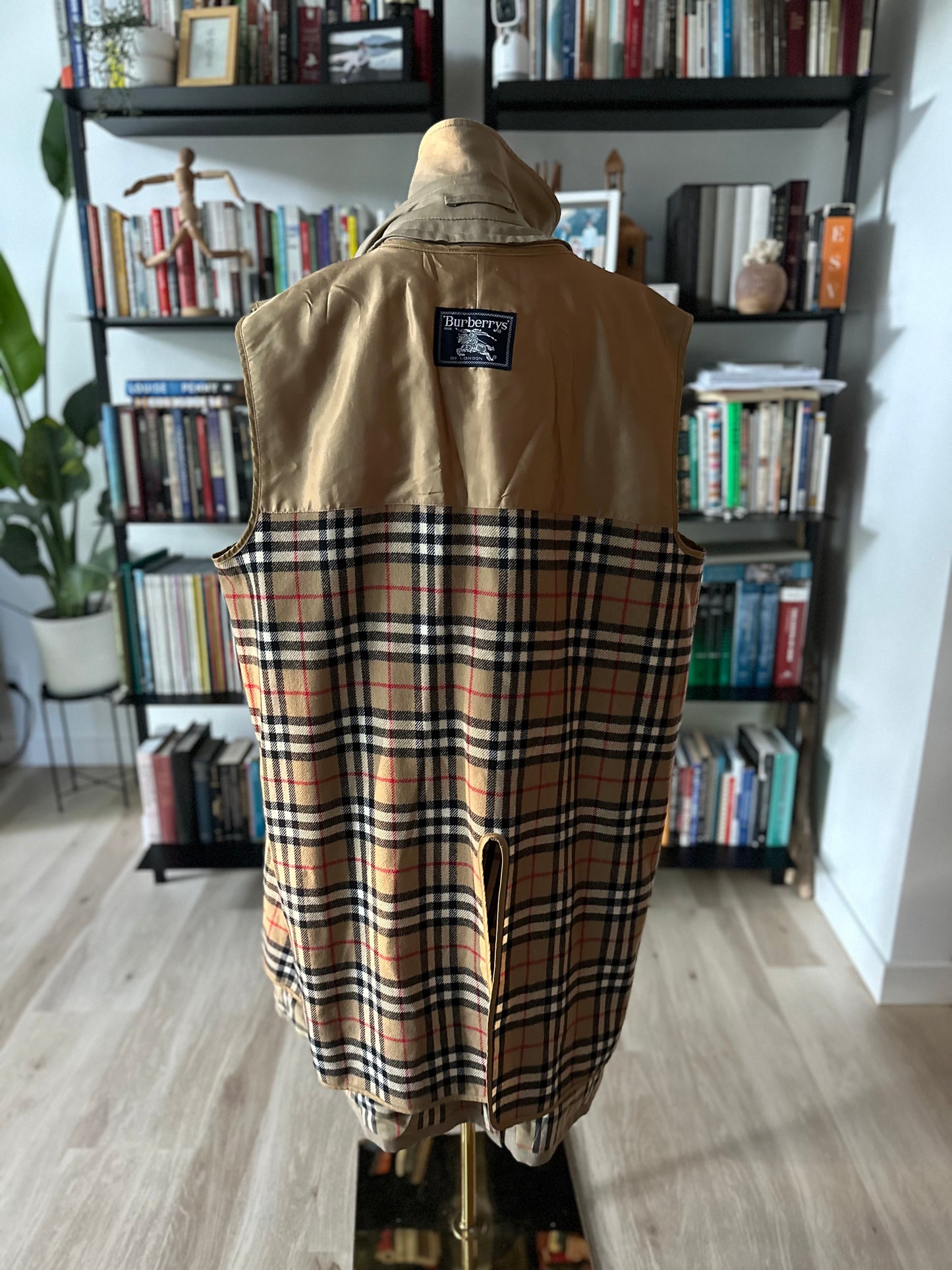 90s Burberry Camden car coat with removable wool lining. Size 42 reg.