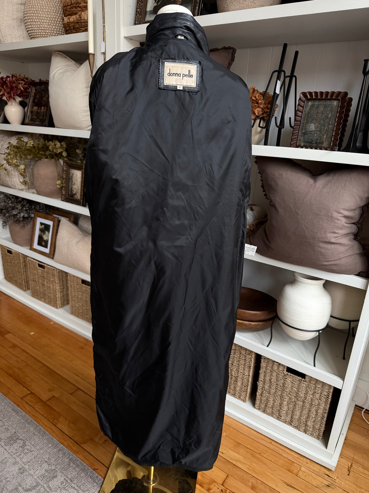 90s Donna Pelle black leather trench. Fits XS-M