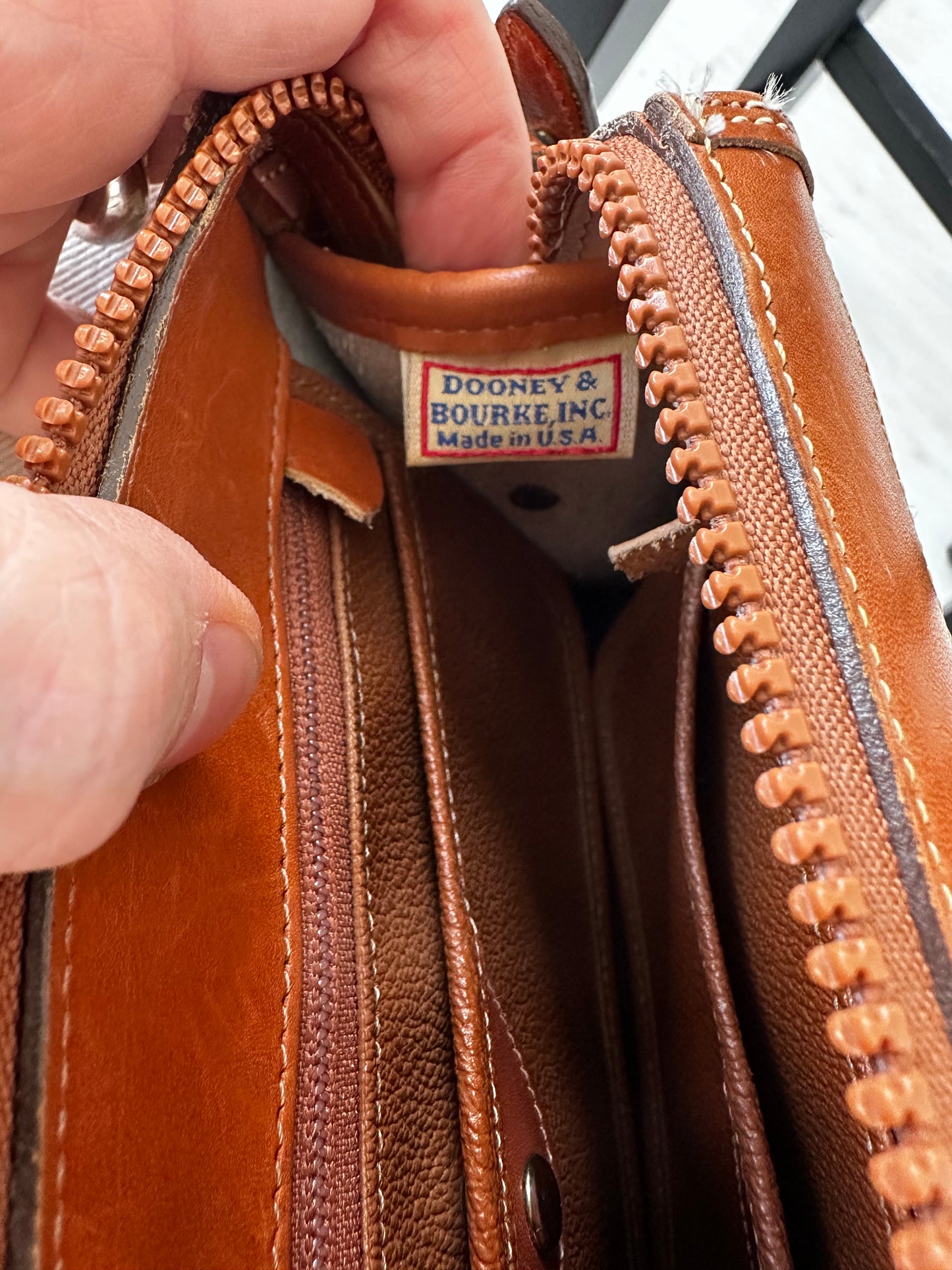 90s Dooney and Bourke zip top crossbody in cream