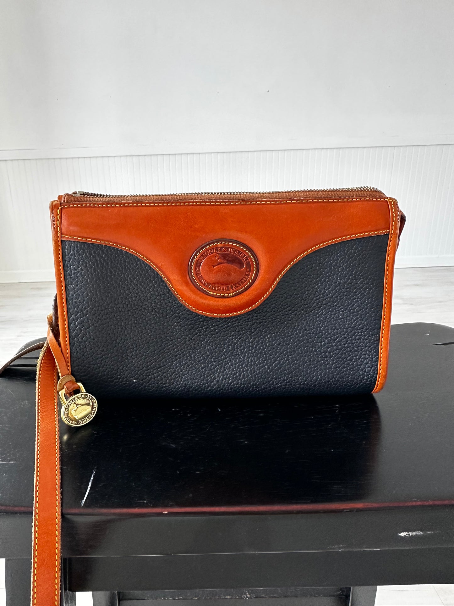 90s Dooney and Bourke zip top shoulder bag in navy
