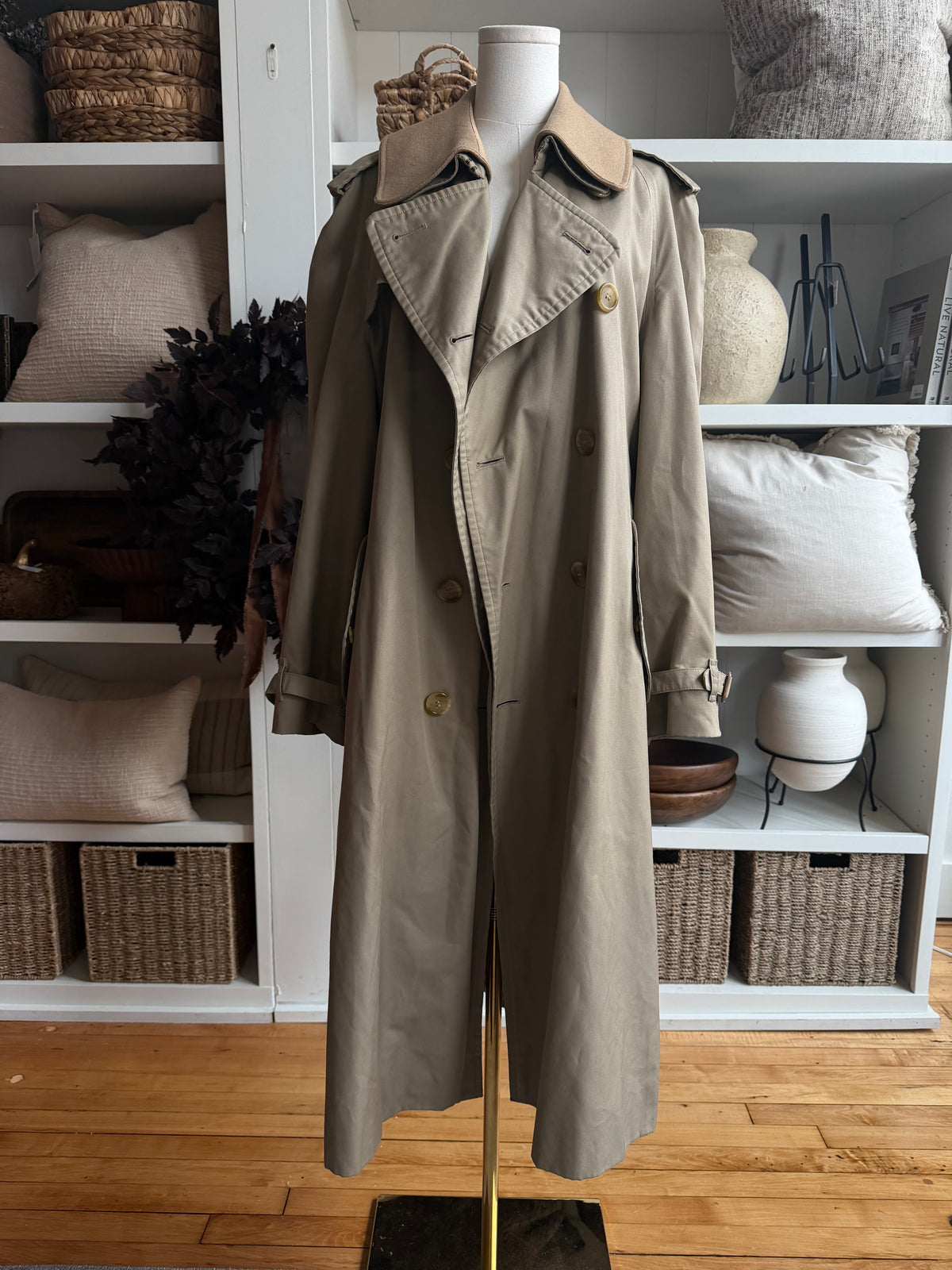 Vintage Khaki Burberry Trench. Fits S-L