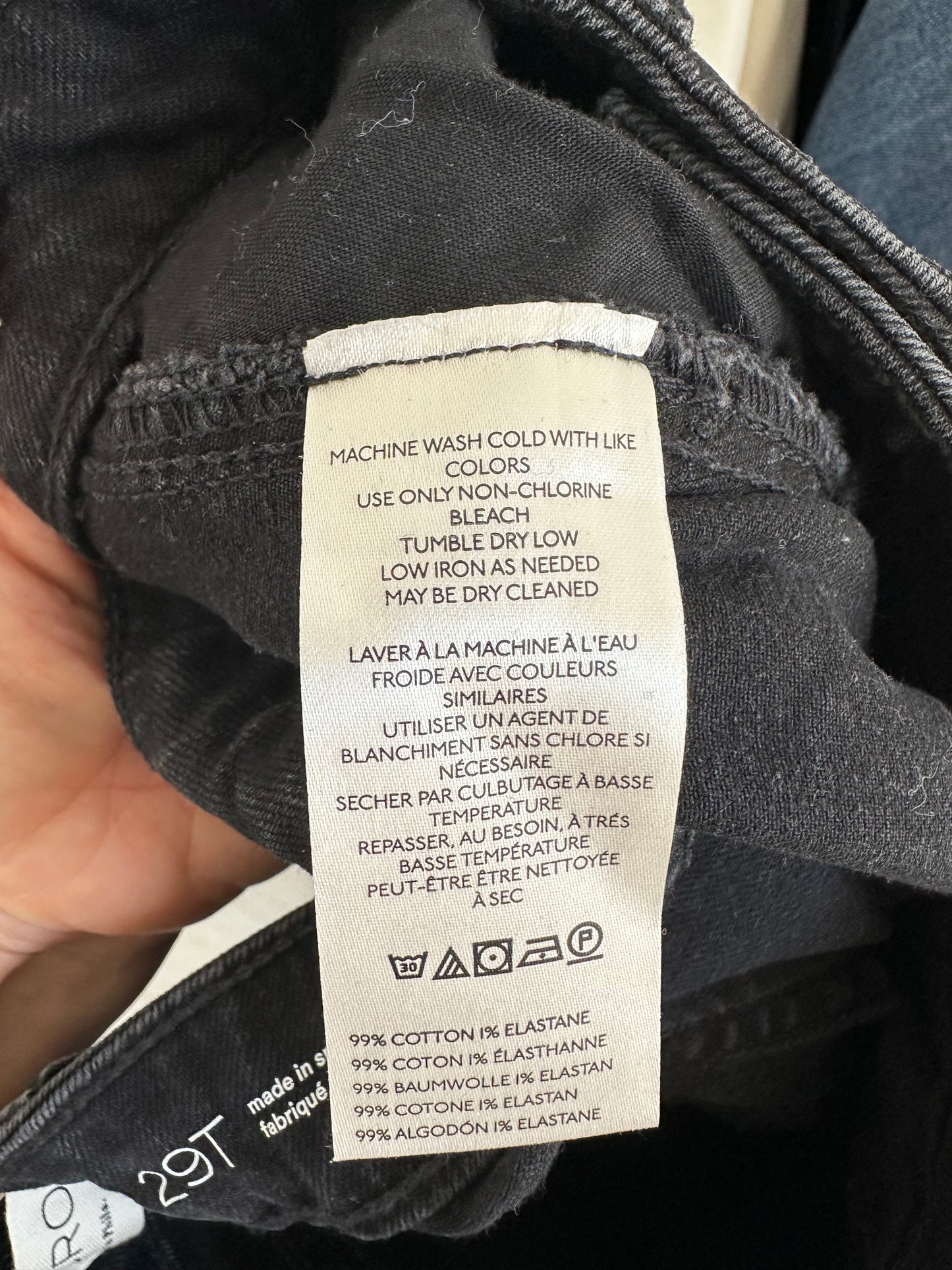 Anthropologie Pilcro Kenna barrel leg jeans. Size 29T