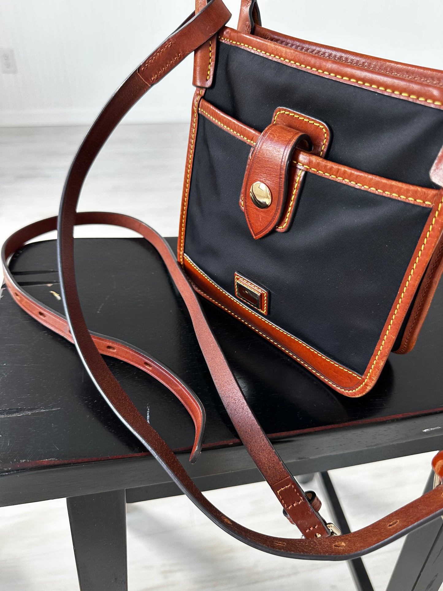 Dooney and Bourke Wayfair letter carrier bag