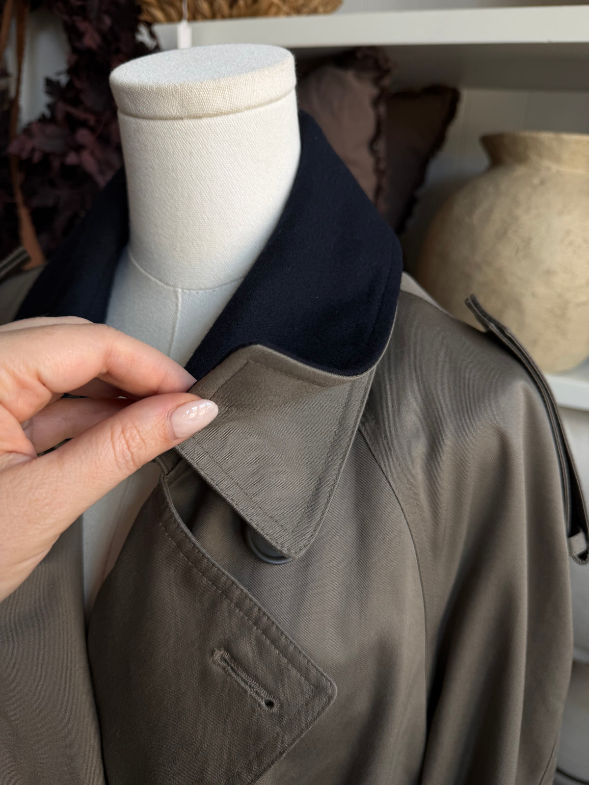 90s Chaps Ralph Lauren green trench with removable wool lining and collar. Fits M-XL